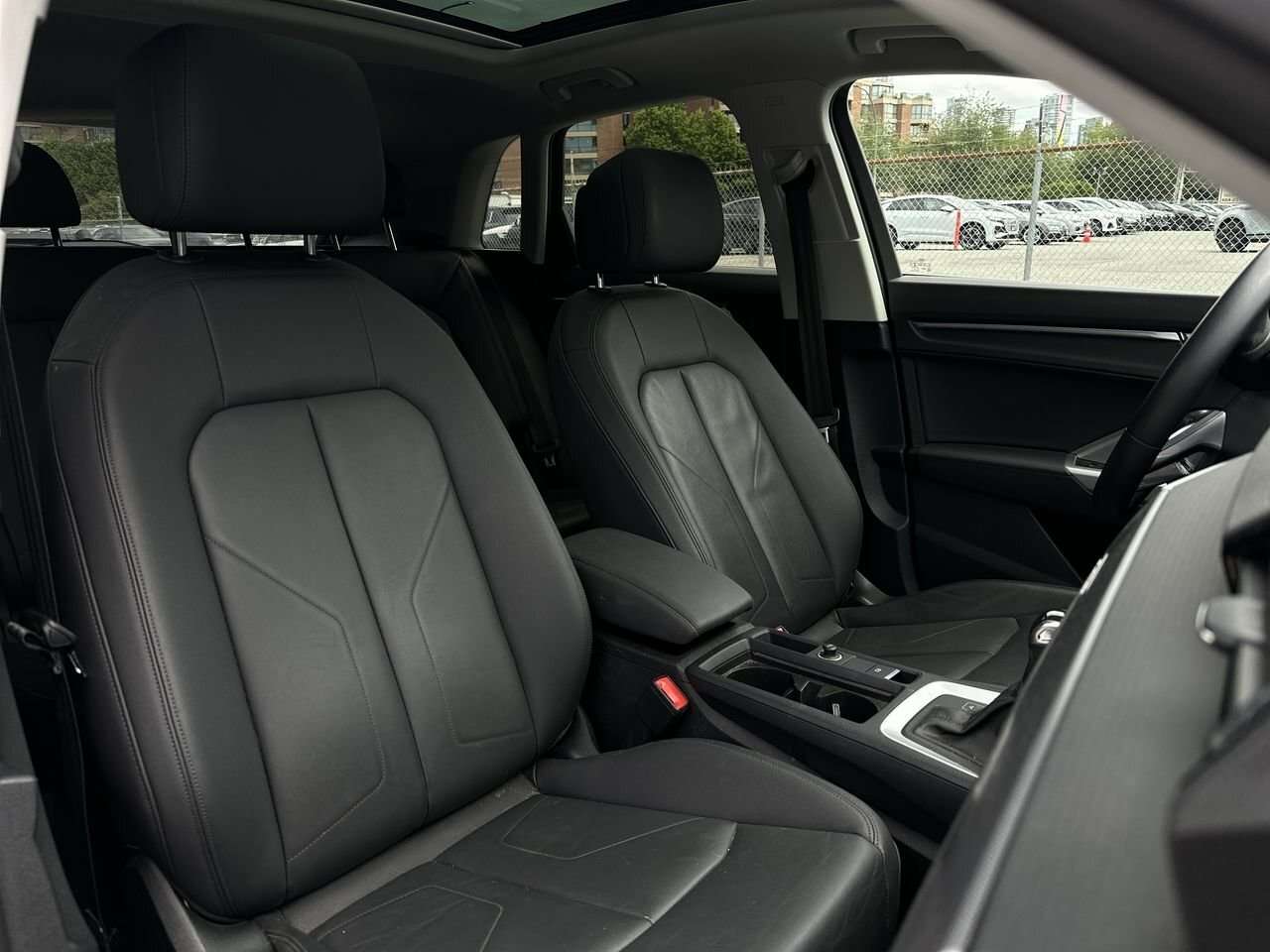 2022 Audi Q3 Heated Leather! Low kms! 4 cyl thumb 32