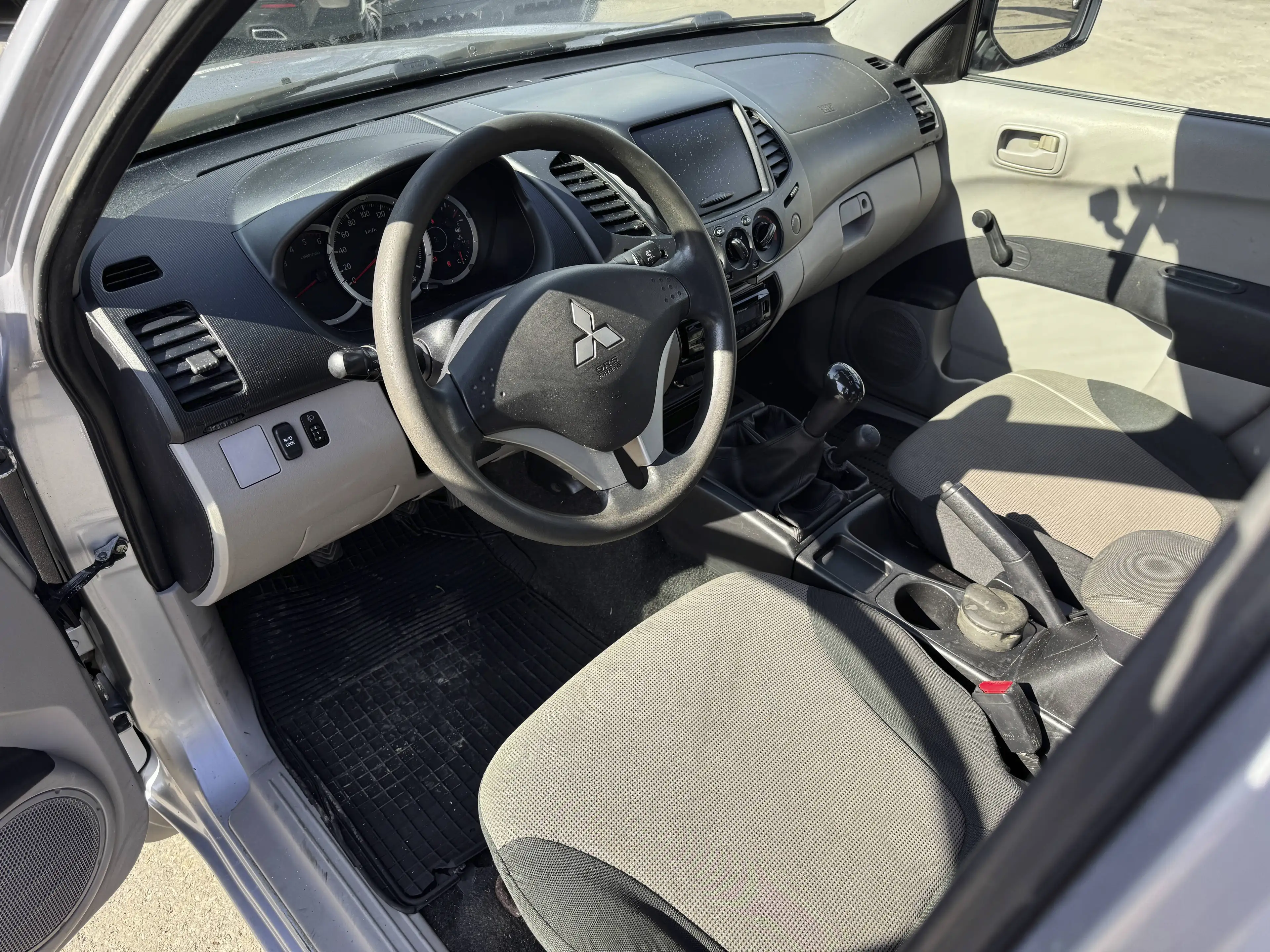 Mitsubishi L200 DK Di-D 2,5 Work Edition 4x4 Klima — photo 11