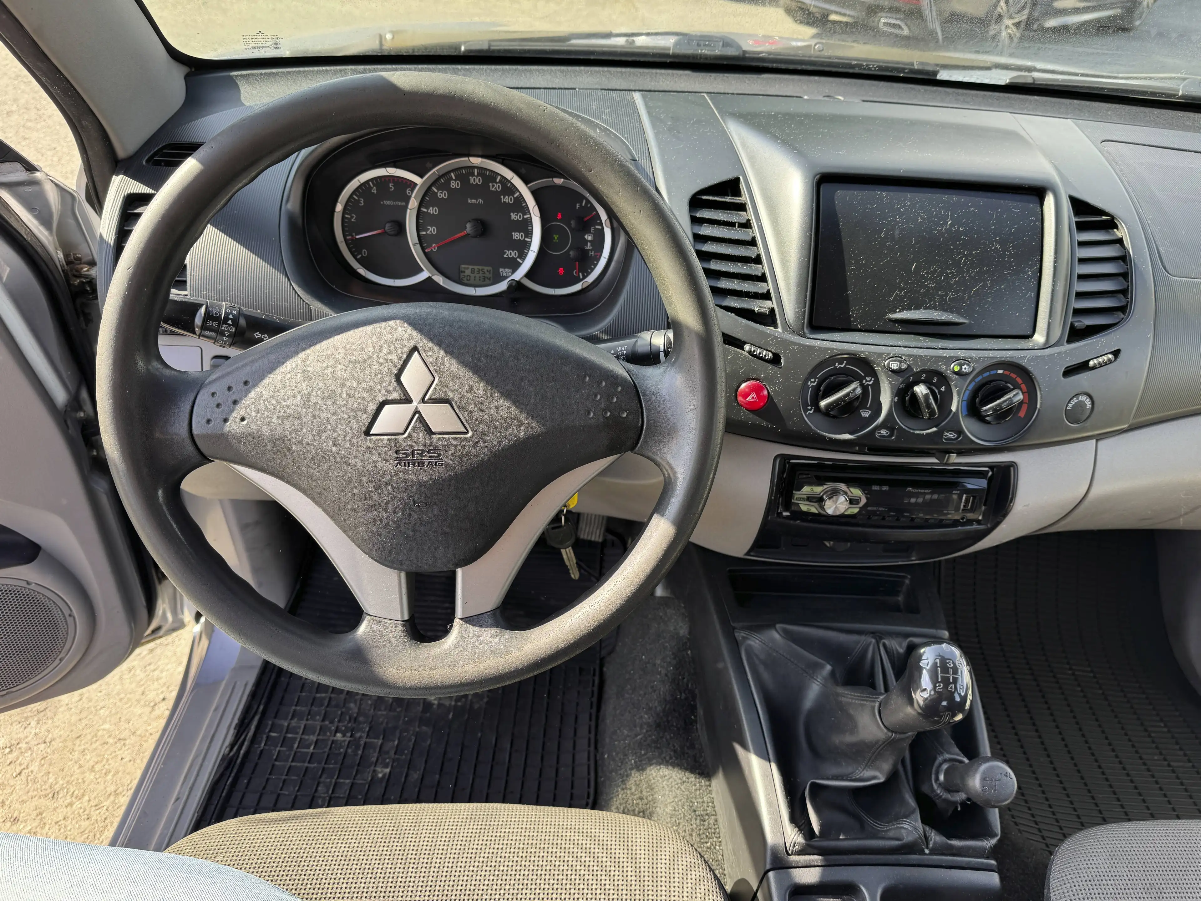 Mitsubishi L200 DK Di-D 2,5 Work Edition 4x4 Klima — photo 12