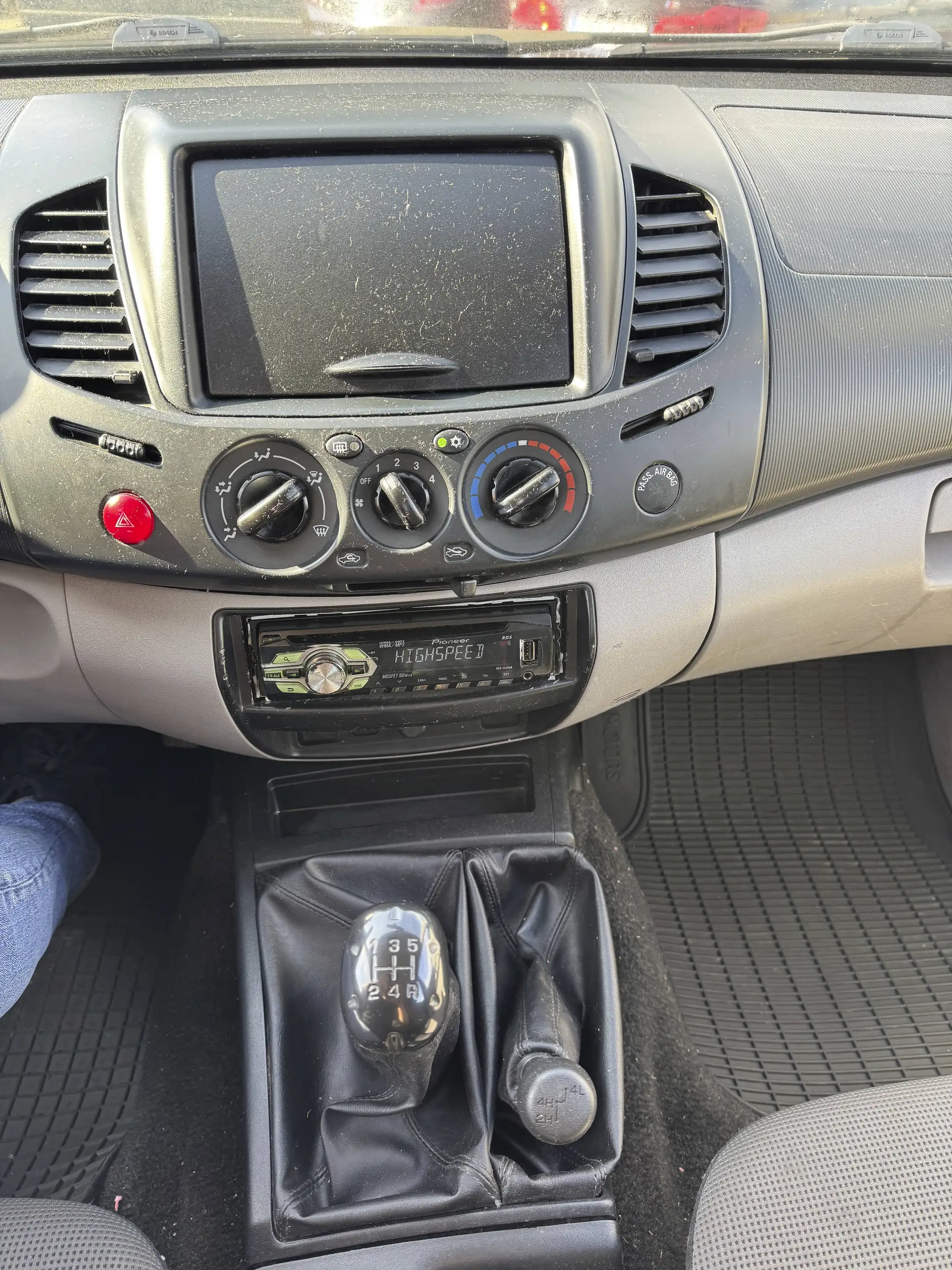 Mitsubishi L200 DK Di-D 2,5 Work Edition 4x4 Klima — photo 14