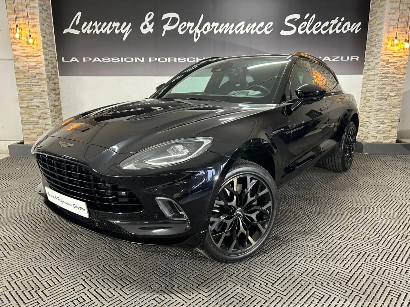 Aston Martin DBX 4.0 V8 Bi-turbo 550ch BVA9  - 1°main - Origine FR  Negru - 1