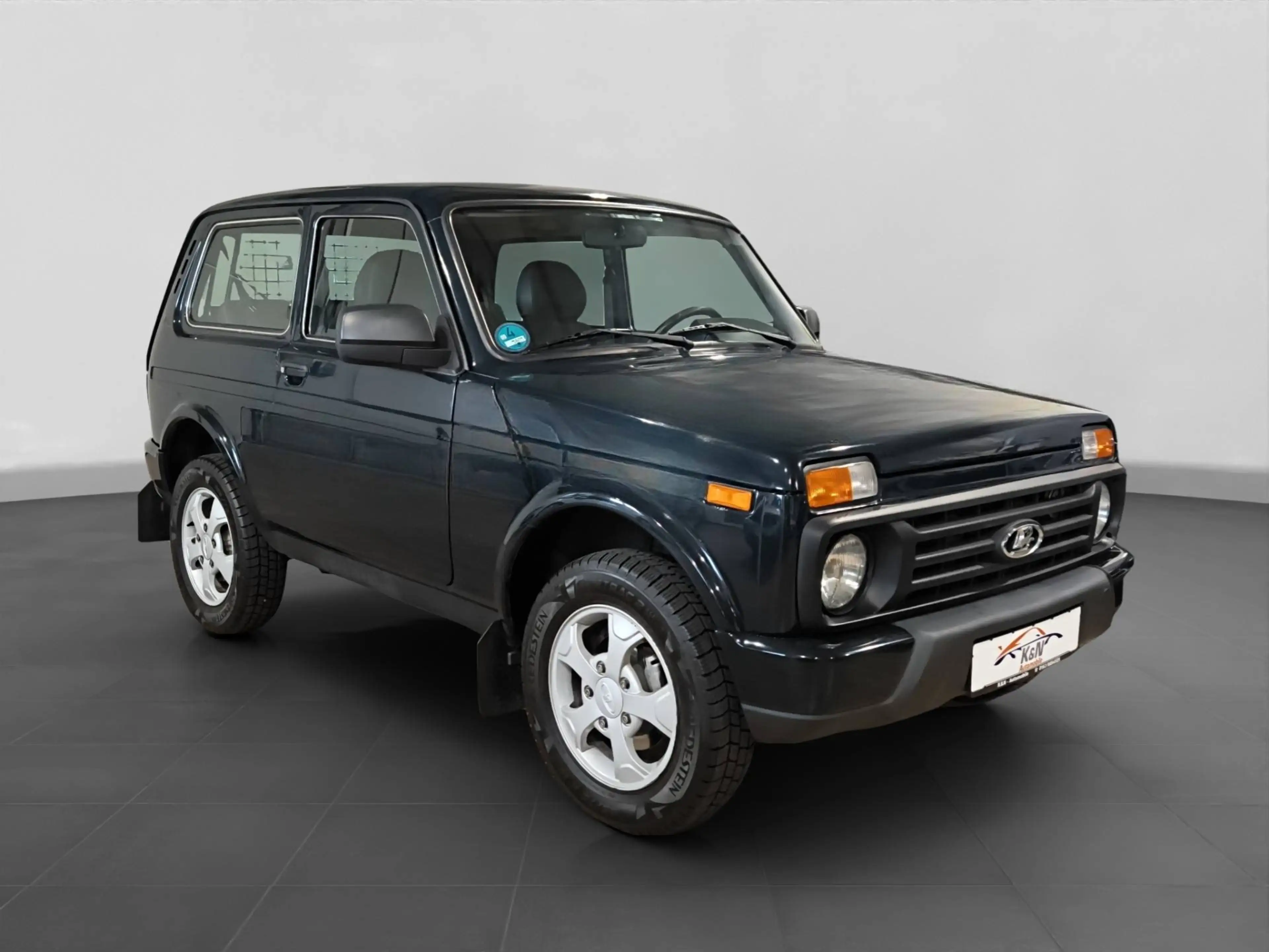 Lada Taiga Urban 4x4 *AHK*SHZ*Servo*4 Sitze*TÜV NEU*2. Hand