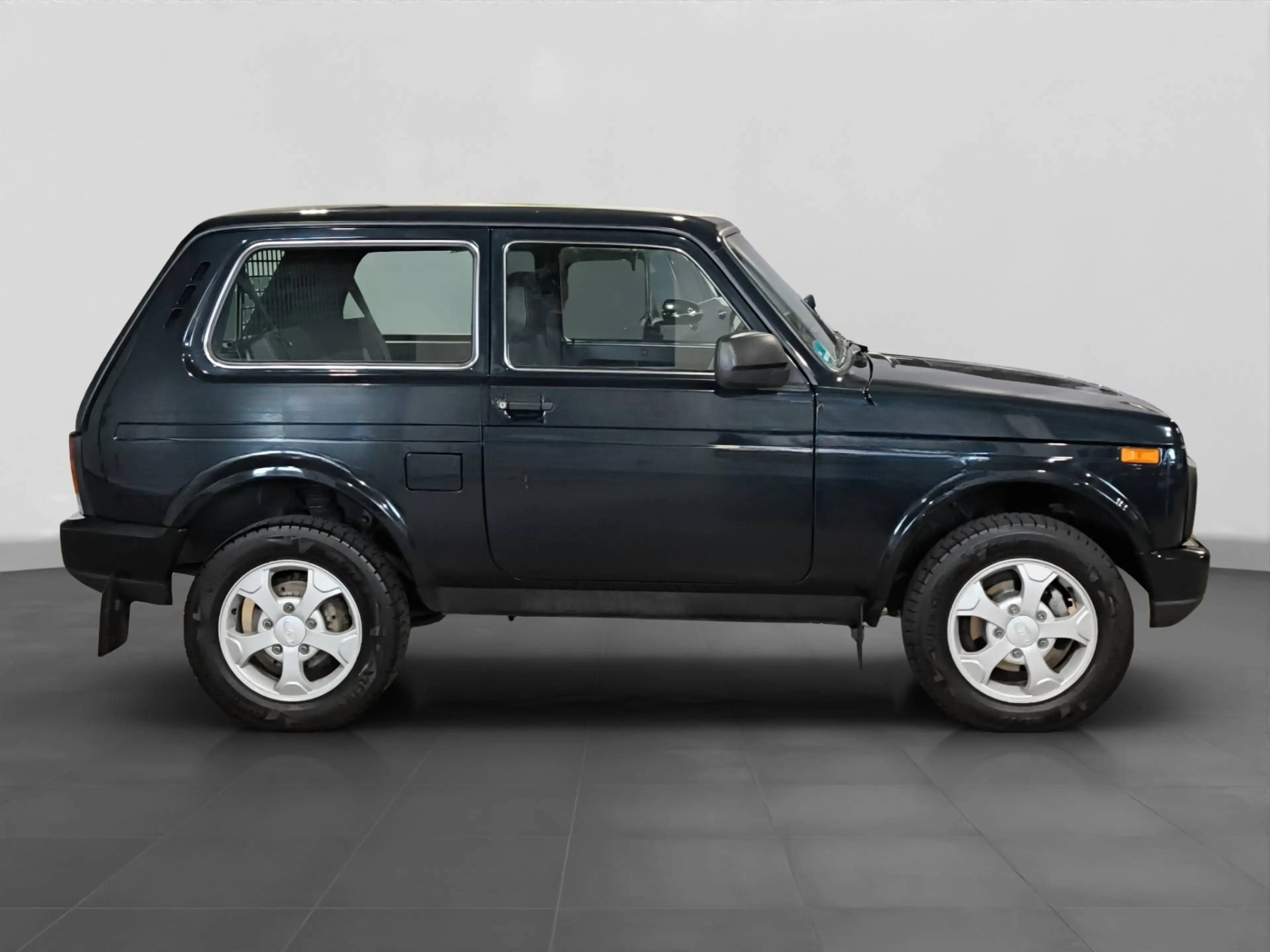 Lada Taiga Urban 4x4 *AHK*SHZ*Servo*4 Sitze*TÜV NEU*2. Hand — photo 5
