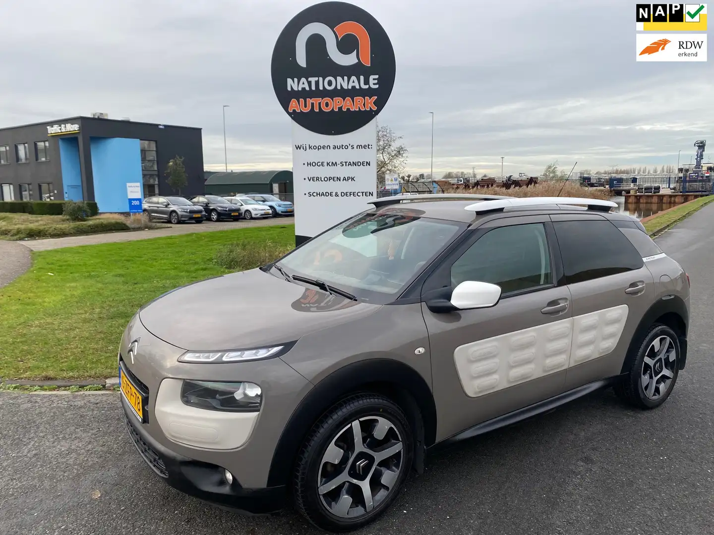 Citroen C4 Cactus * 2015 * 1.2 e-VTi Feel * AUTOMAAT * APK * Bruin - 1