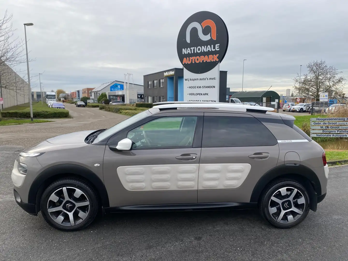 Citroen C4 Cactus * 2015 * 1.2 e-VTi Feel * AUTOMAAT * APK * Bruin - 2