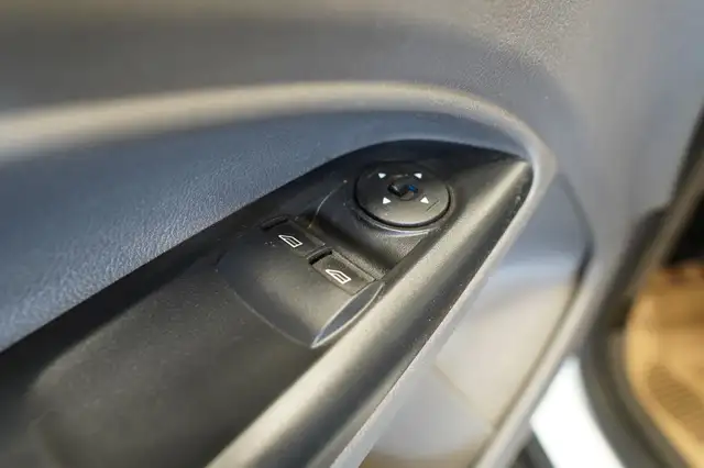 Ford Transit Connect view 14