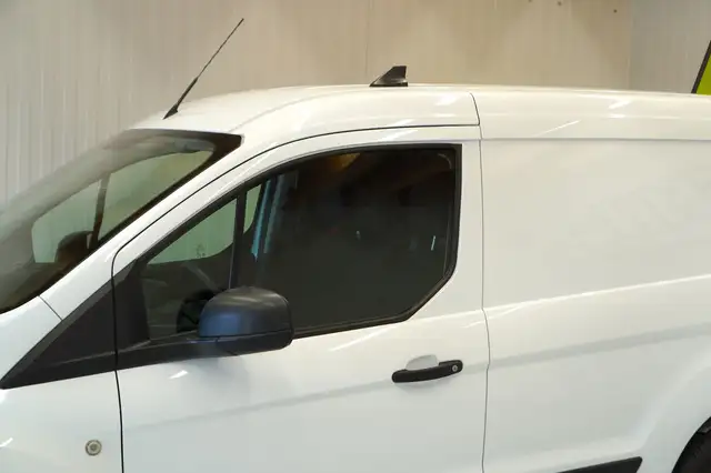 Ford Transit Connect view 12