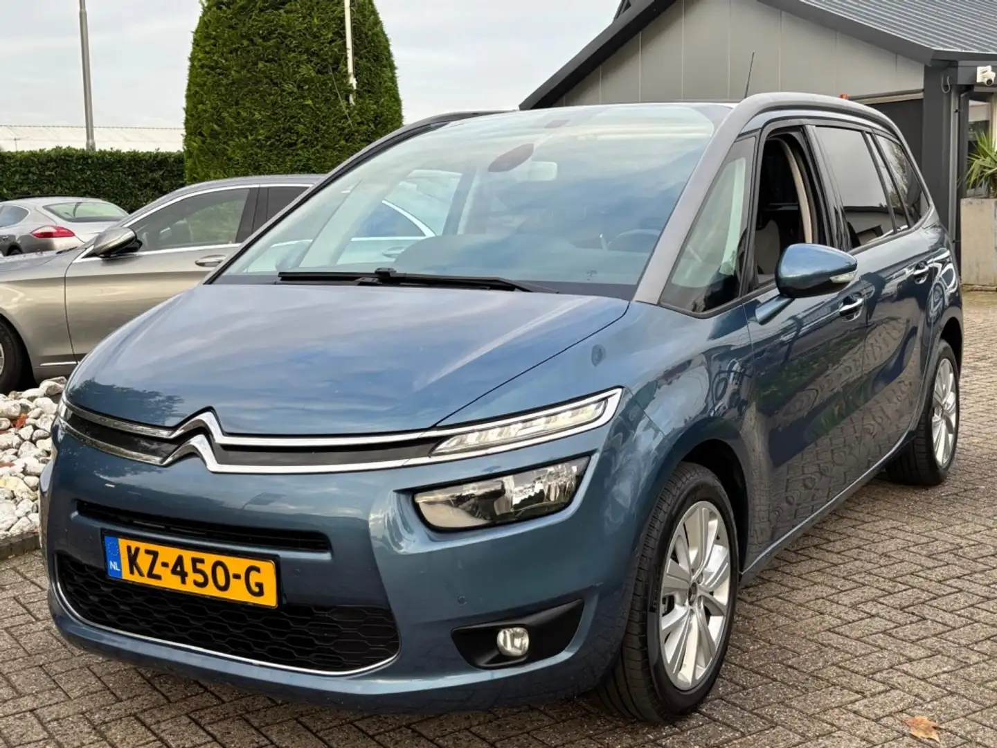 Citroen Grand C4 Picasso 1.6 Benzine 7-Persoons 2017 Automaat Blauw - 1