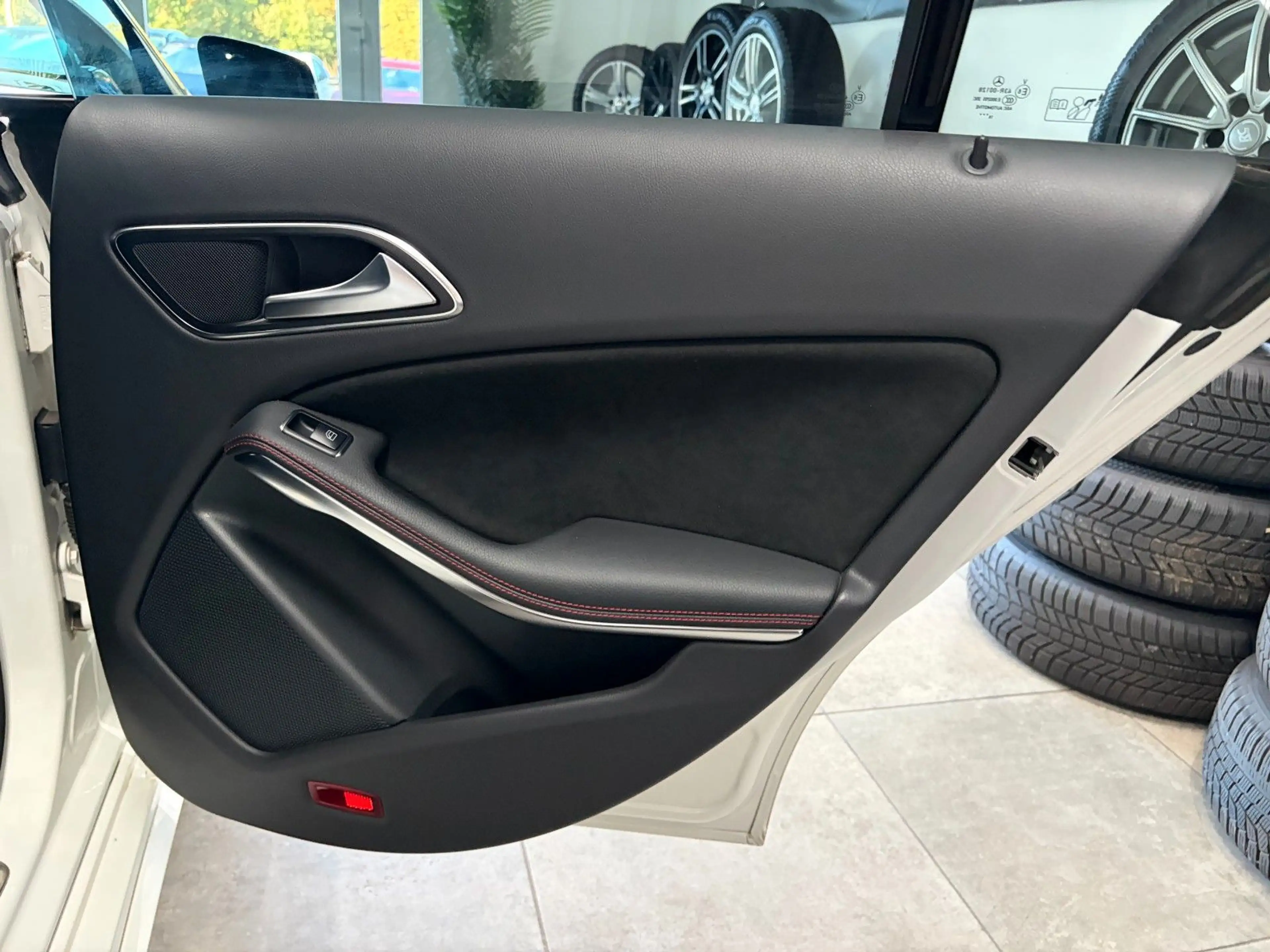 Mercedes-Benz CLA 220 *AMG*4M*Night*LED*Pano*H&K*Kamera* — photo 38