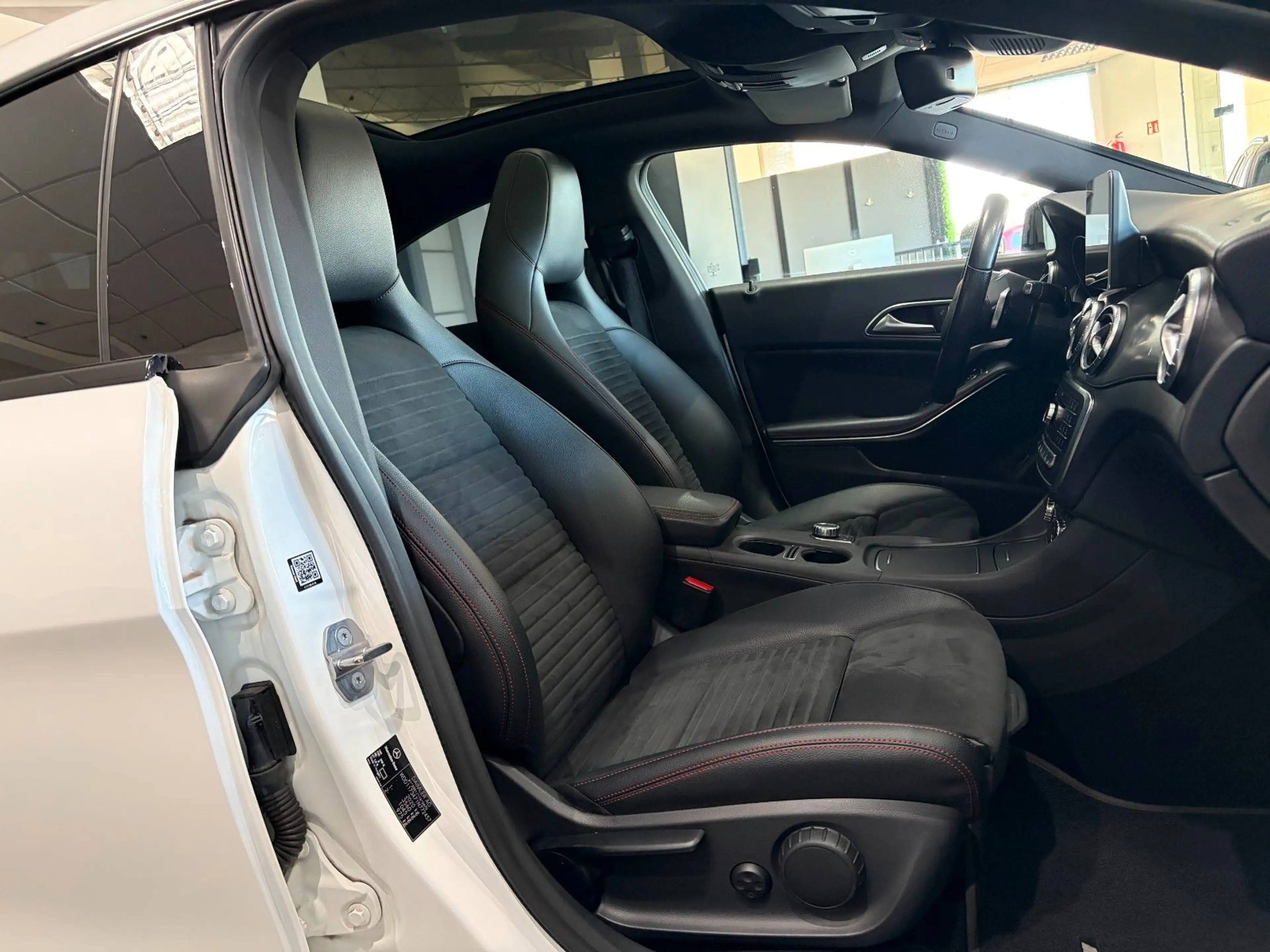 Mercedes-Benz CLA 220 *AMG*4M*Night*LED*Pano*H&K*Kamera* — photo 27