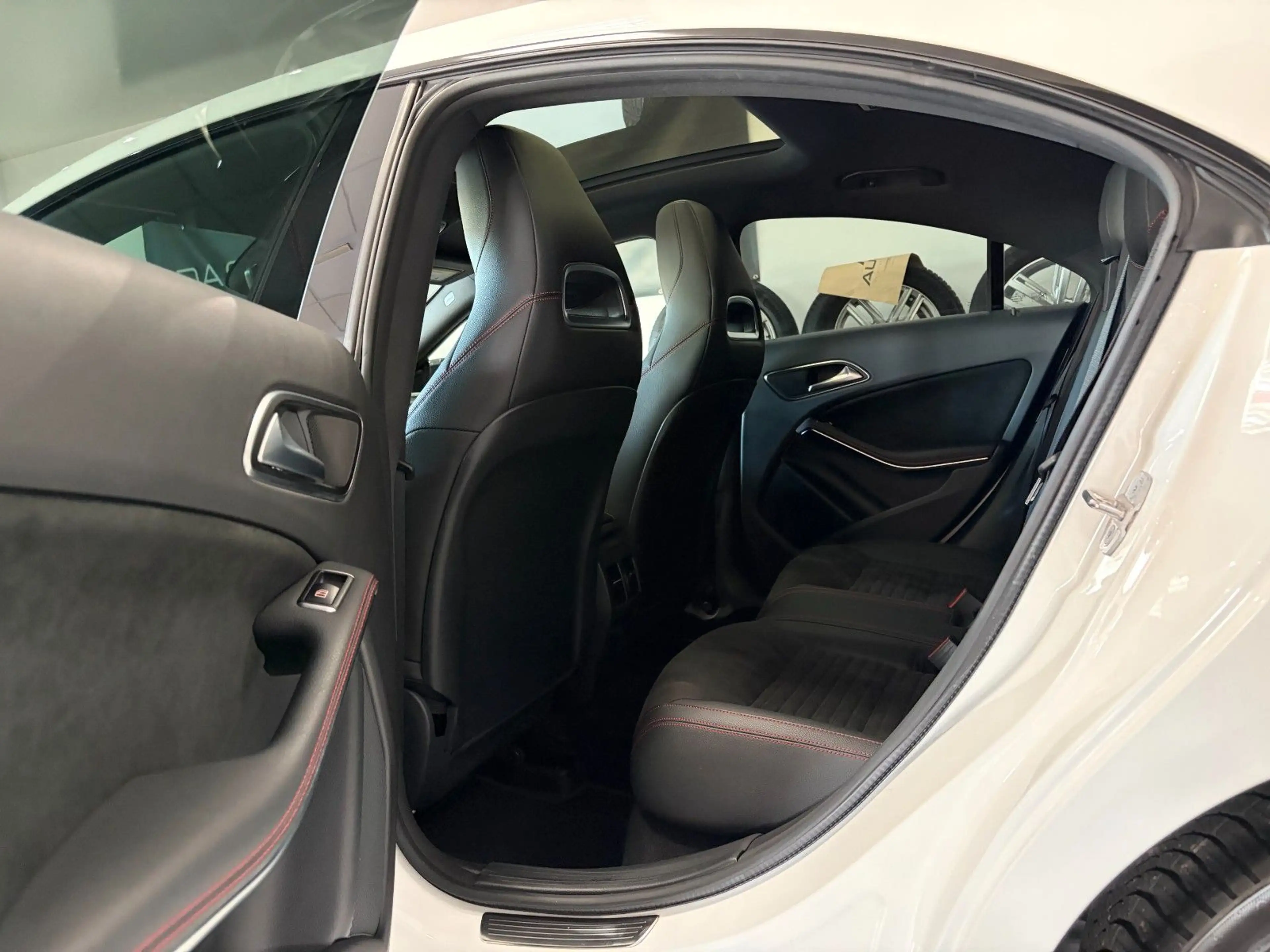 Mercedes-Benz CLA 220 *AMG*4M*Night*LED*Pano*H&K*Kamera* — photo 28