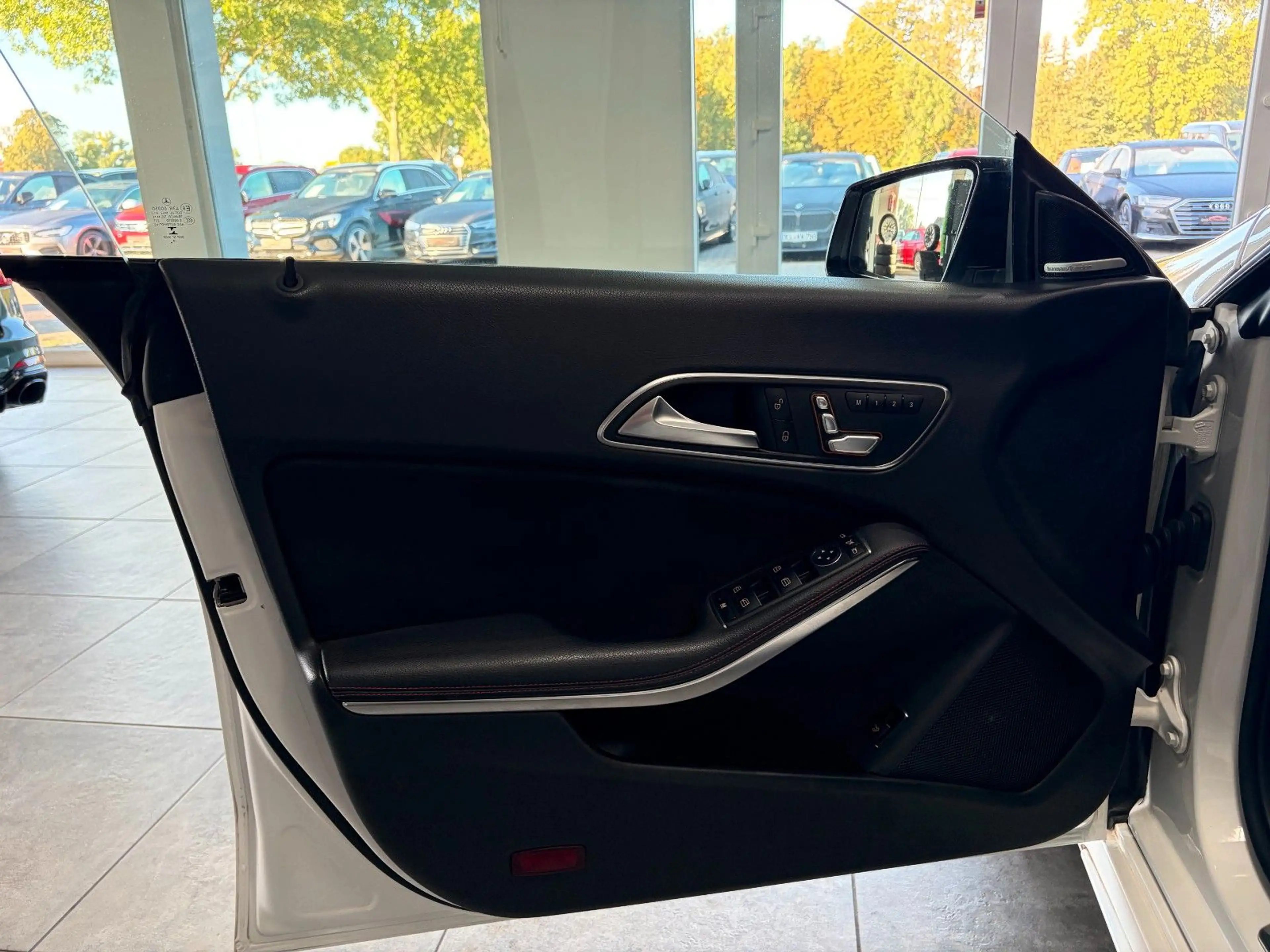 Mercedes-Benz CLA 220 *AMG*4M*Night*LED*Pano*H&K*Kamera* — photo 36