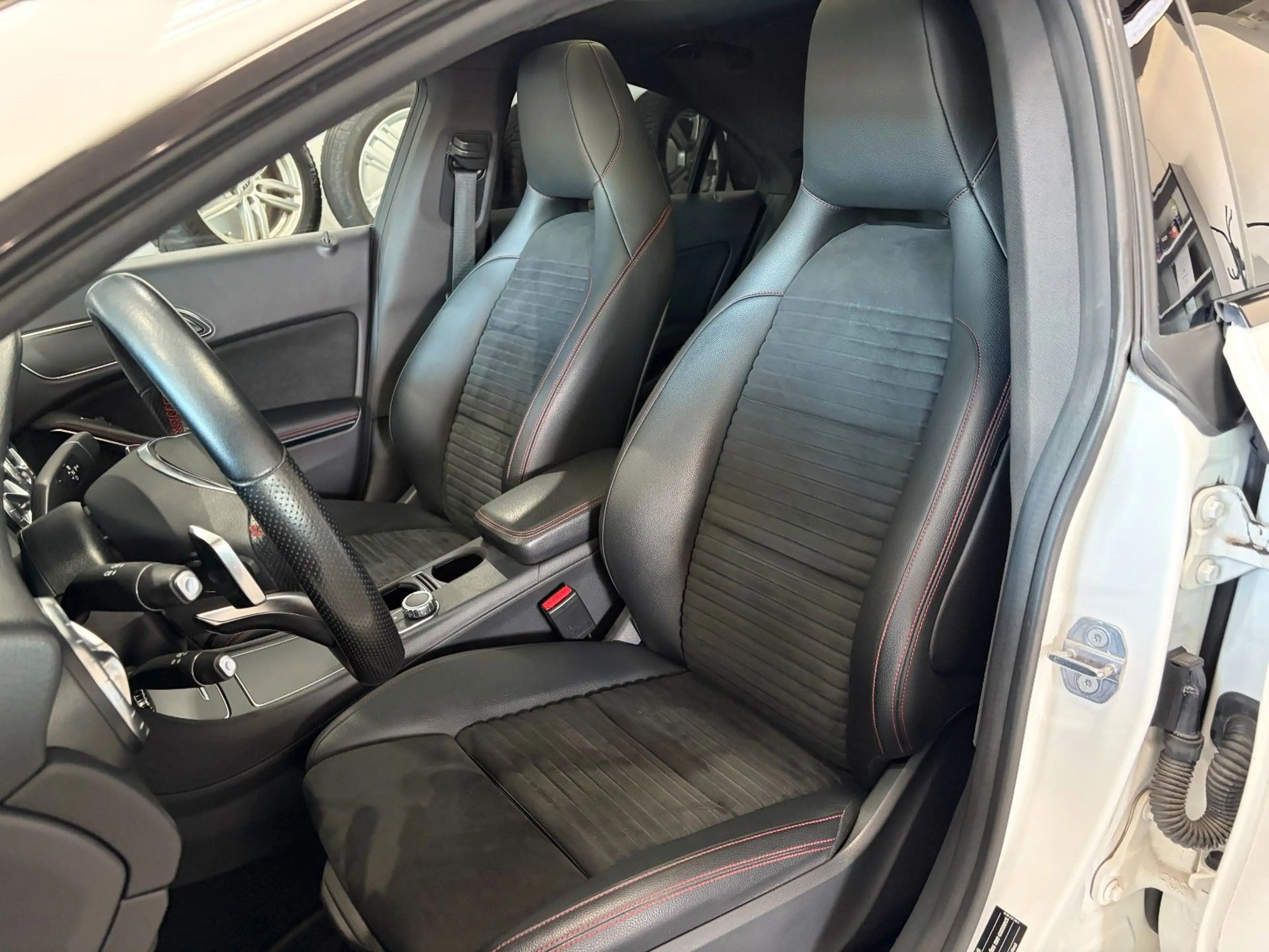 Mercedes-Benz CLA 220 *AMG*4M*Night*LED*Pano*H&K*Kamera* — photo 25