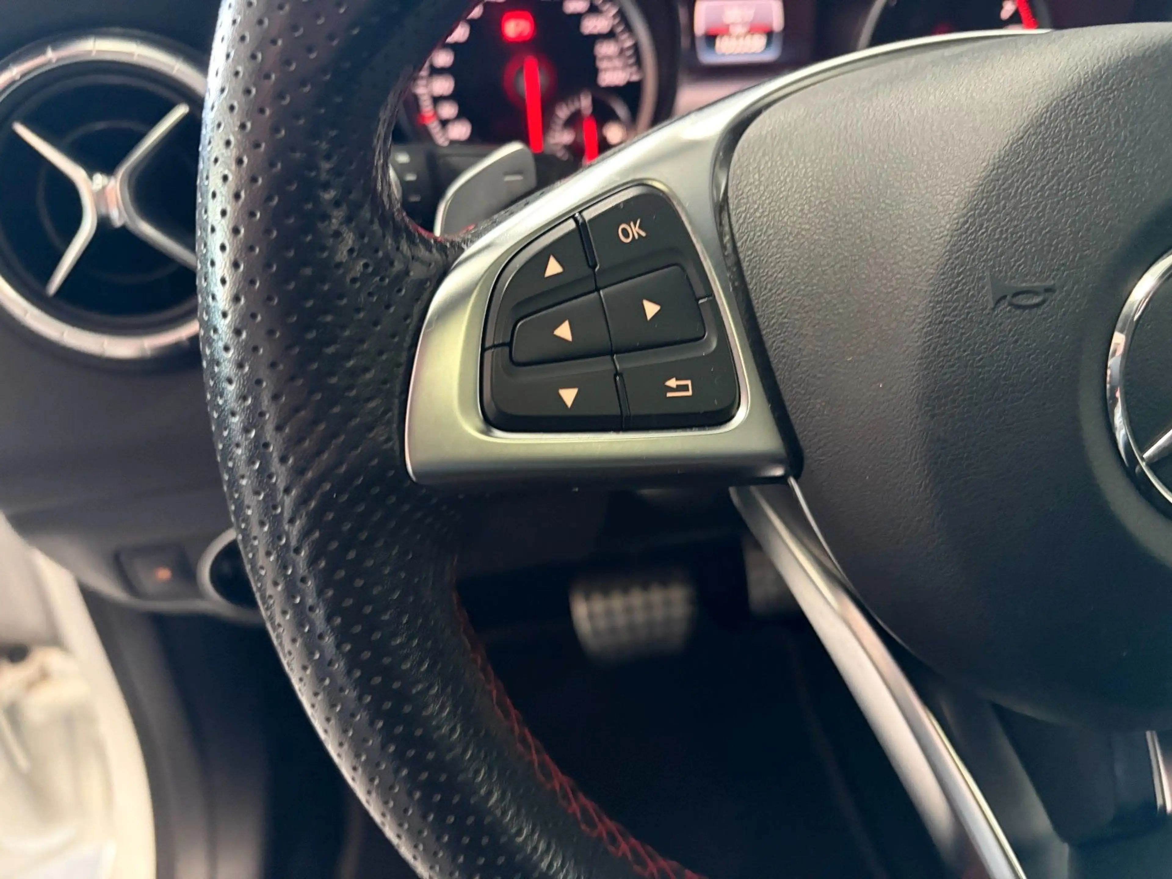 Mercedes-Benz CLA 220 *AMG*4M*Night*LED*Pano*H&K*Kamera* — photo 23