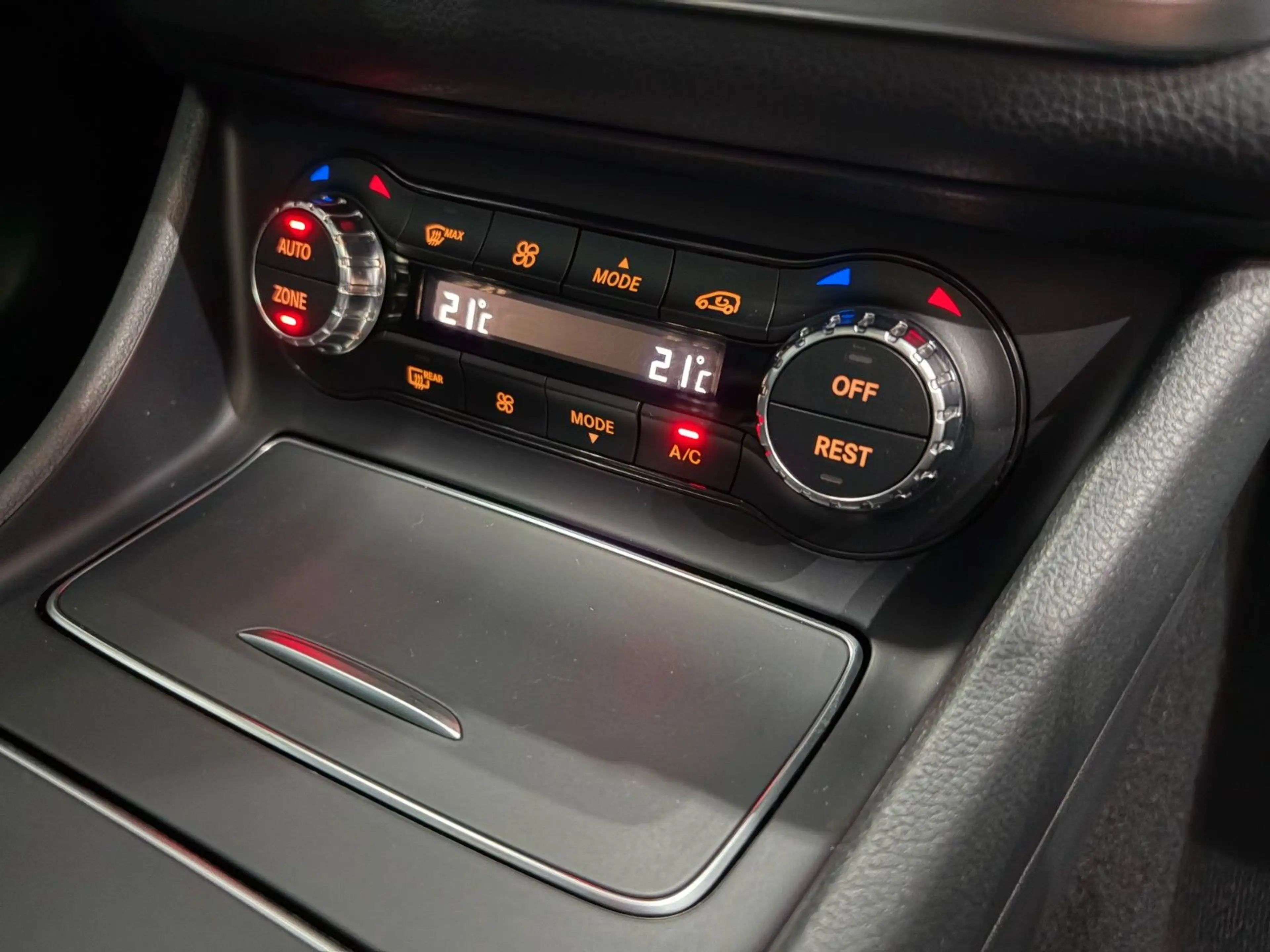 Mercedes-Benz CLA 220 *AMG*4M*Night*LED*Pano*H&K*Kamera* — photo 21