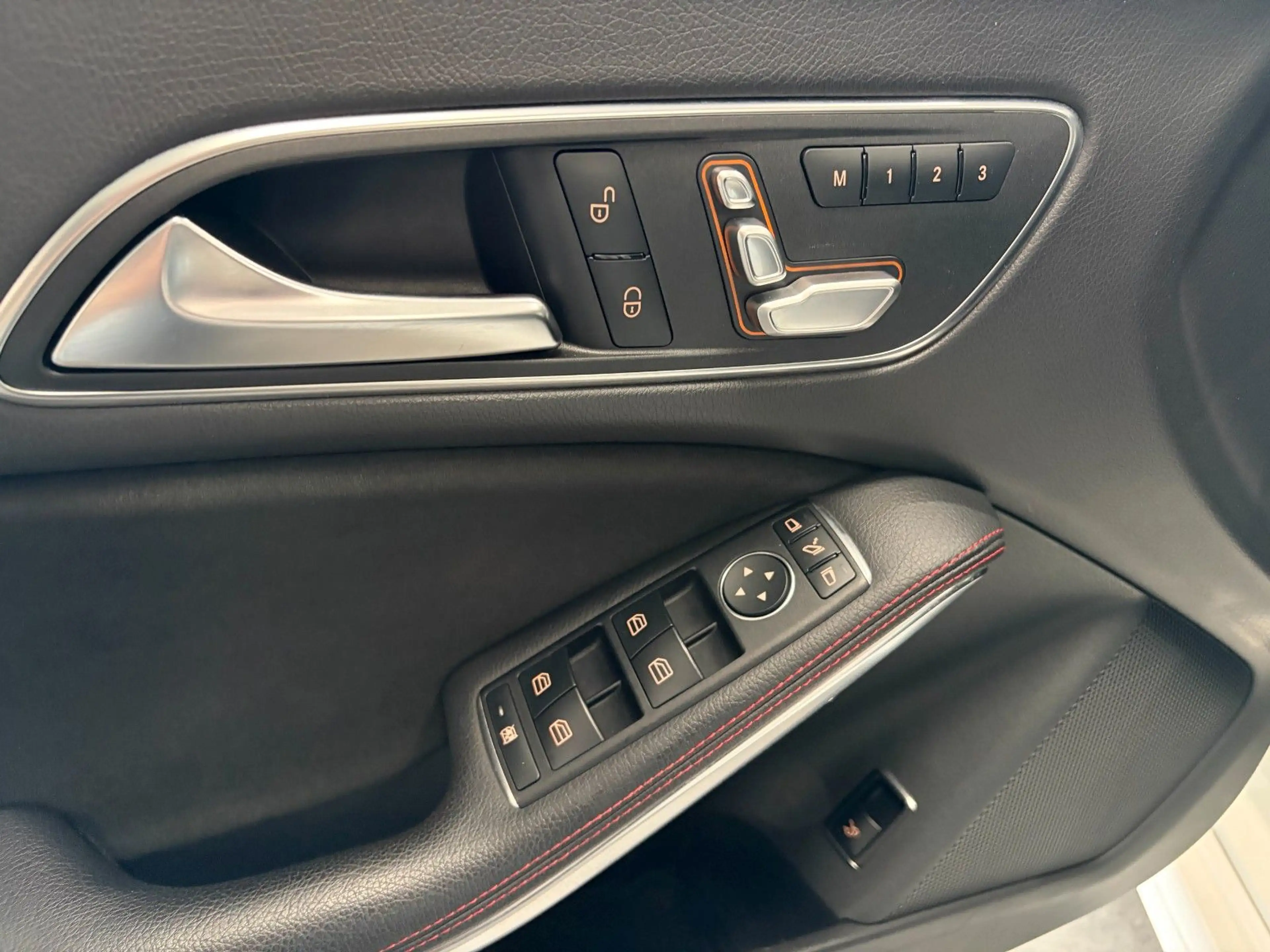 Mercedes-Benz CLA 220 *AMG*4M*Night*LED*Pano*H&K*Kamera* — photo 19