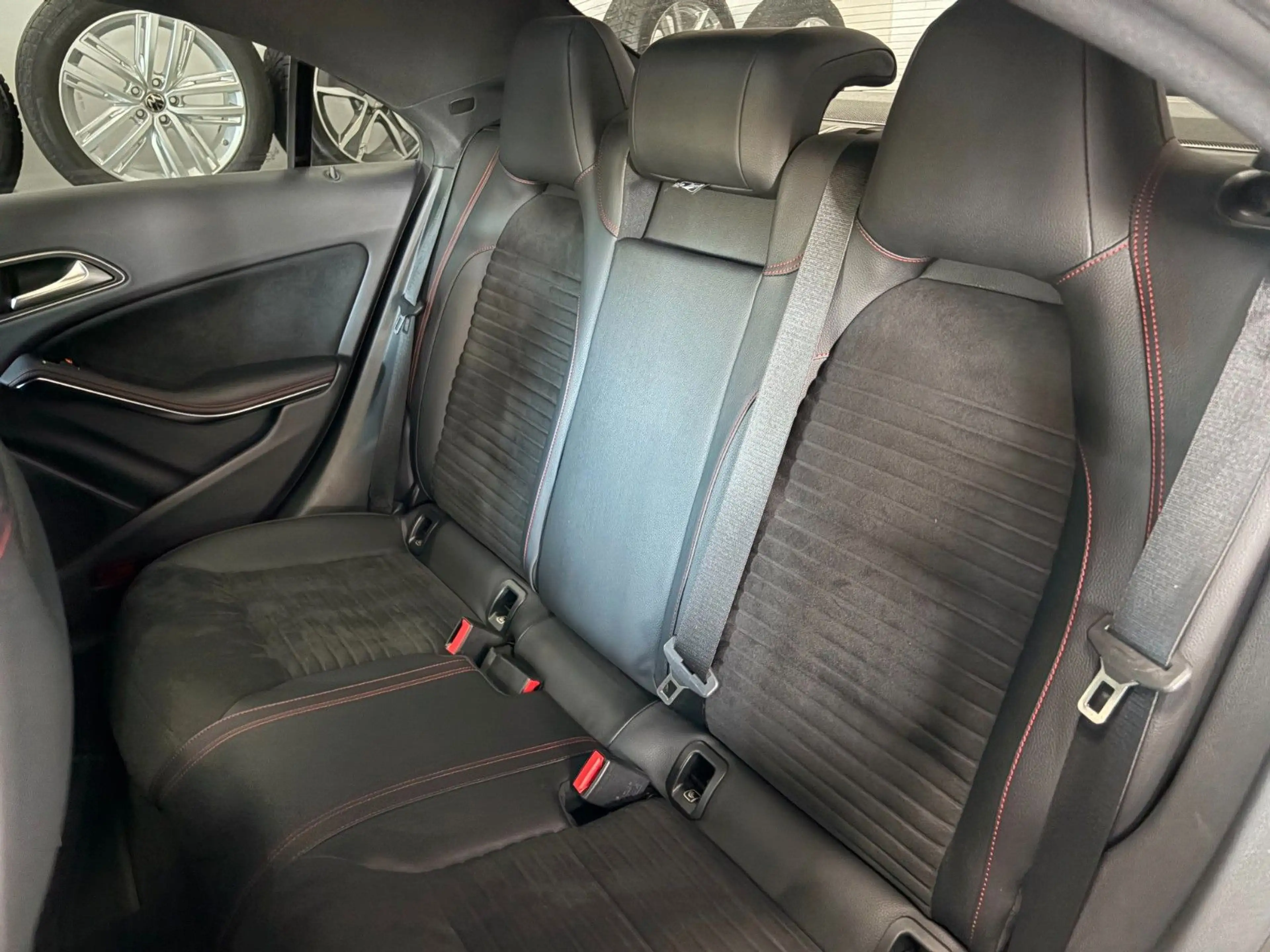 Mercedes-Benz CLA 220 *AMG*4M*Night*LED*Pano*H&K*Kamera* — photo 31