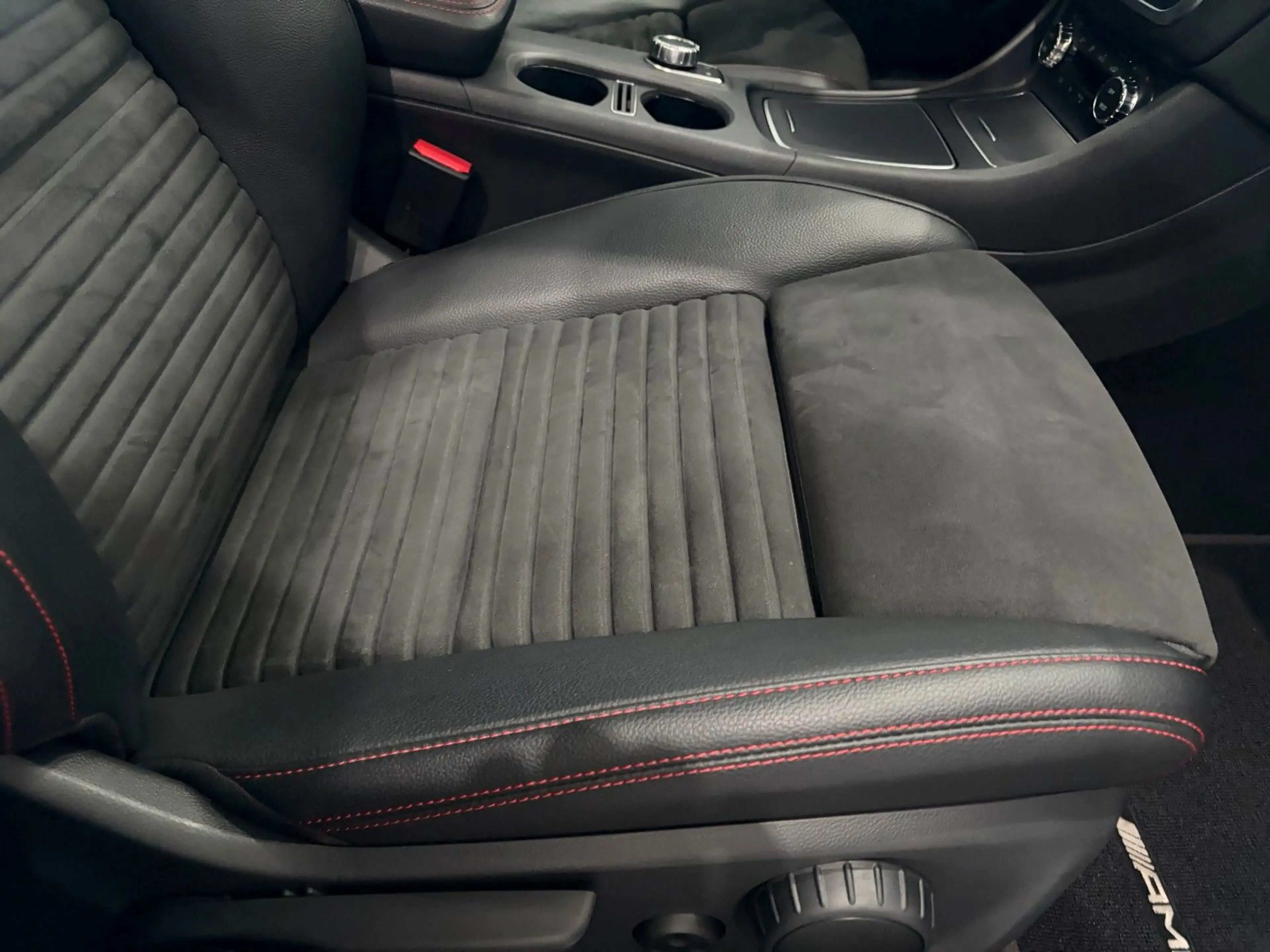 Mercedes-Benz CLA 220 *AMG*4M*Night*LED*Pano*H&K*Kamera* — photo 18