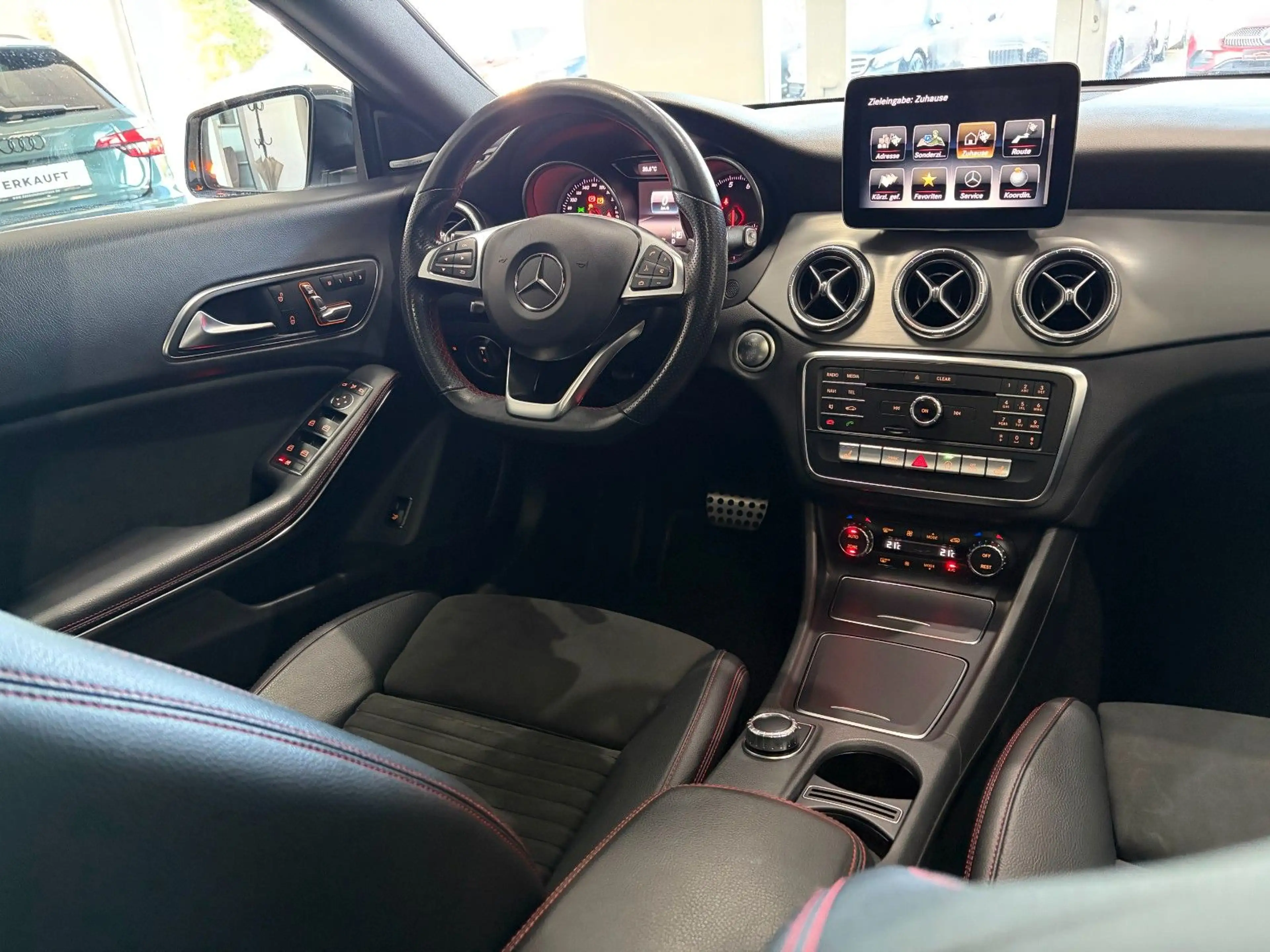 Mercedes-Benz CLA 220 *AMG*4M*Night*LED*Pano*H&K*Kamera* — photo 16