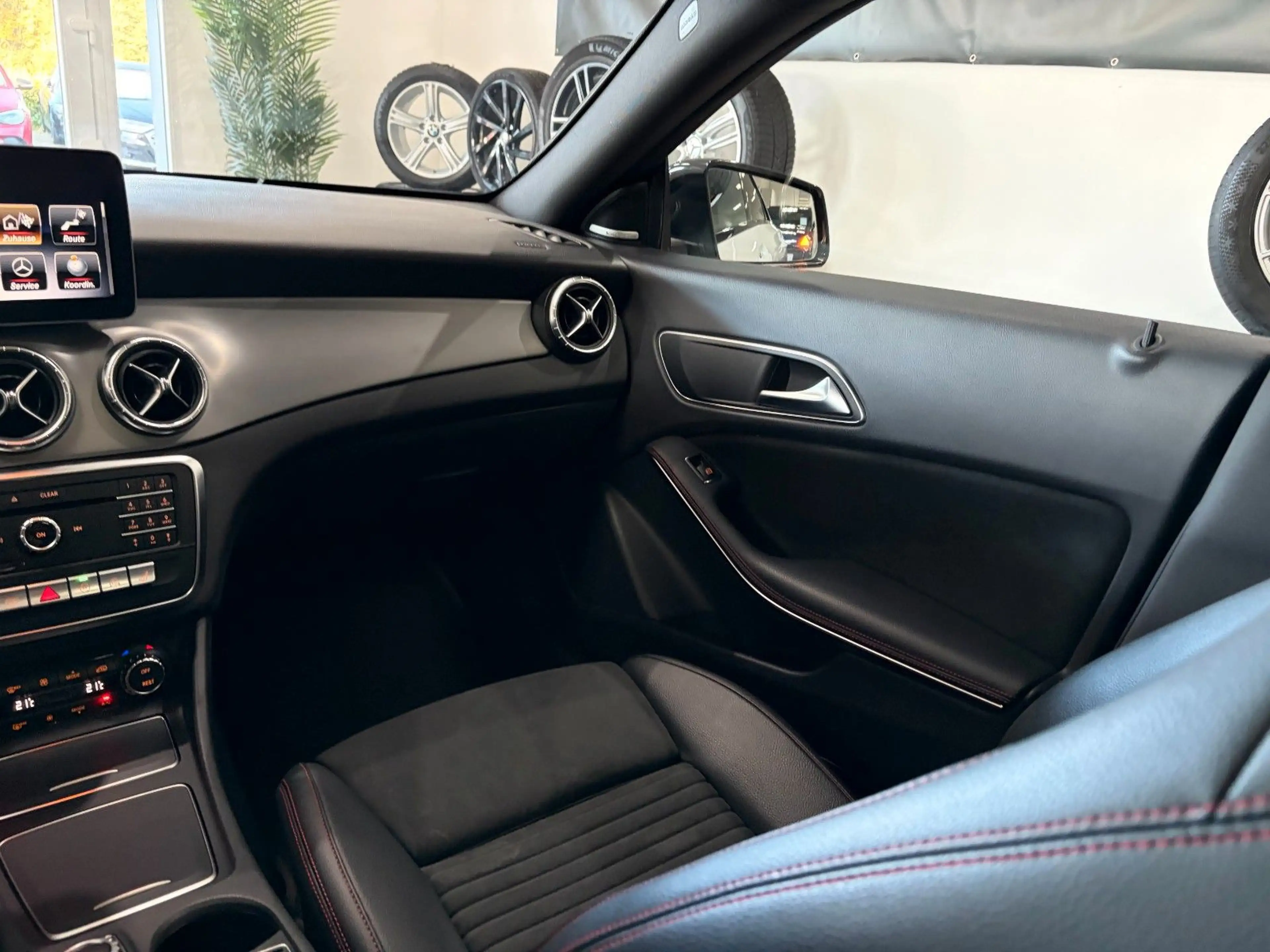 Mercedes-Benz CLA 220 *AMG*4M*Night*LED*Pano*H&K*Kamera* — photo 17