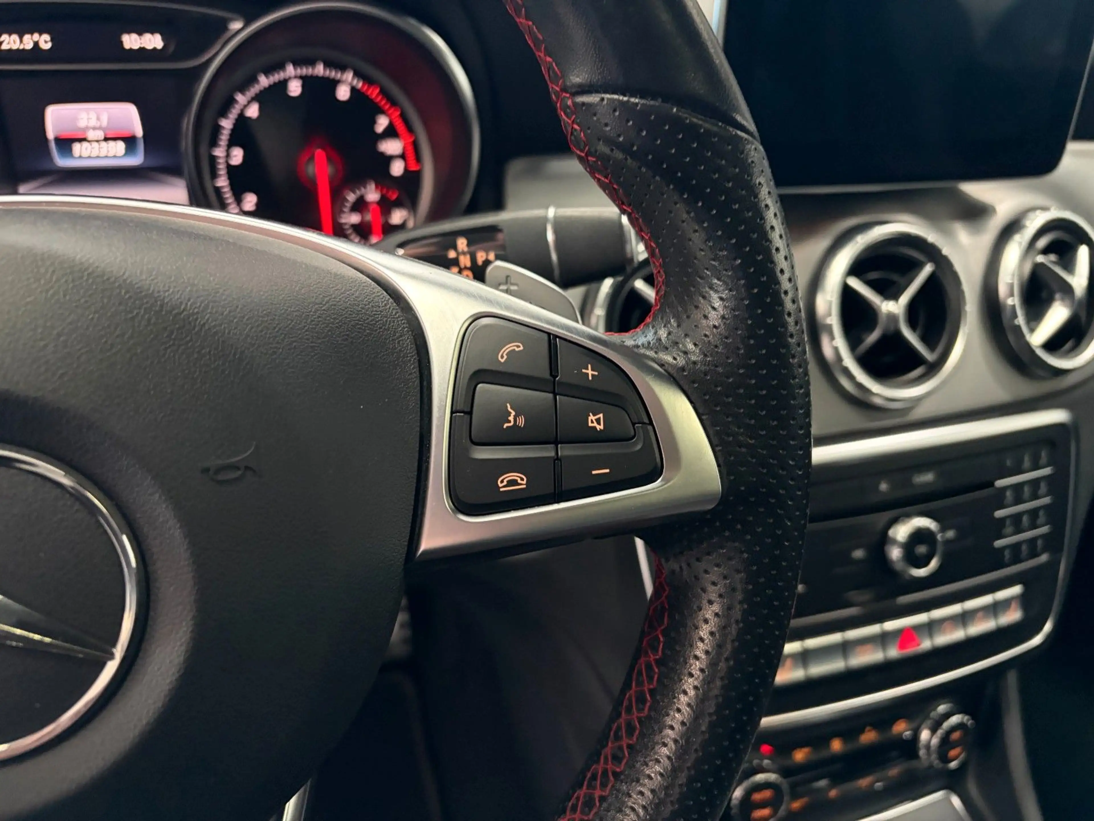 Mercedes-Benz CLA 220 *AMG*4M*Night*LED*Pano*H&K*Kamera* — photo 24
