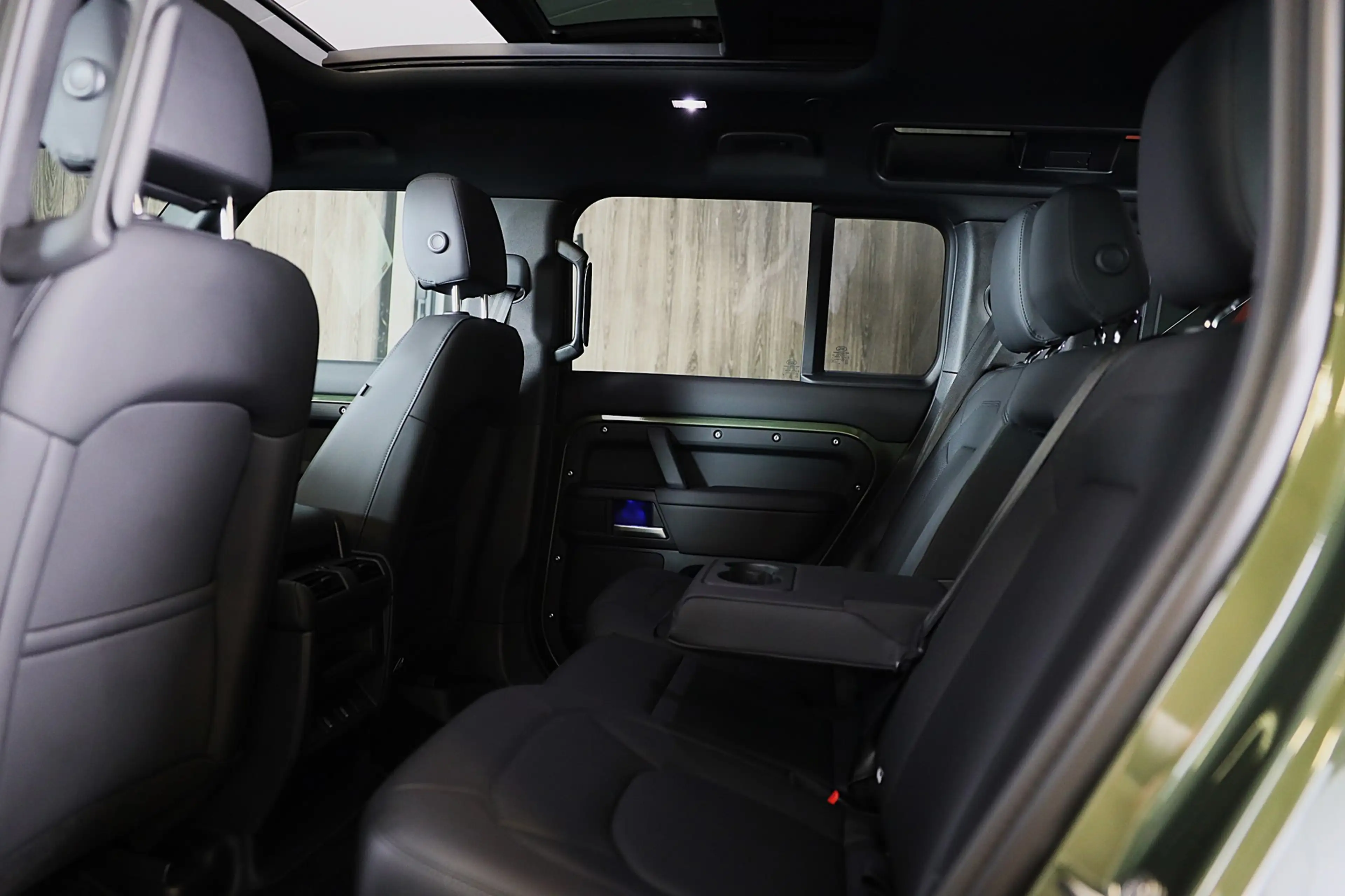 Land Rover Defender 110 2.0 P300e 110 X-Dynamic SE FACELIFT / Memory / — photo 15
