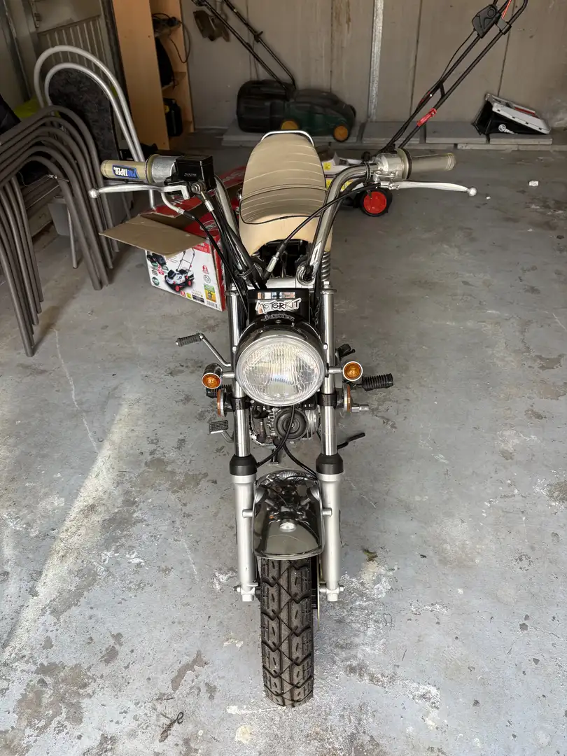 Honda DAX ST 125 Beige - 1