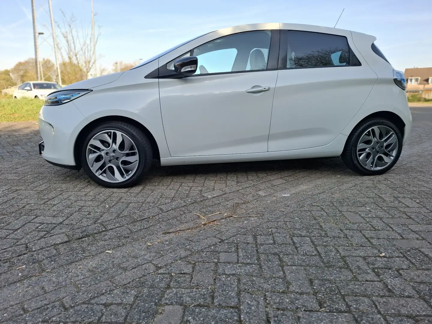 Renault ZOE Zen – Luxe, Perfect Onderh. & Zeer Lage KM-Stand! White - 2