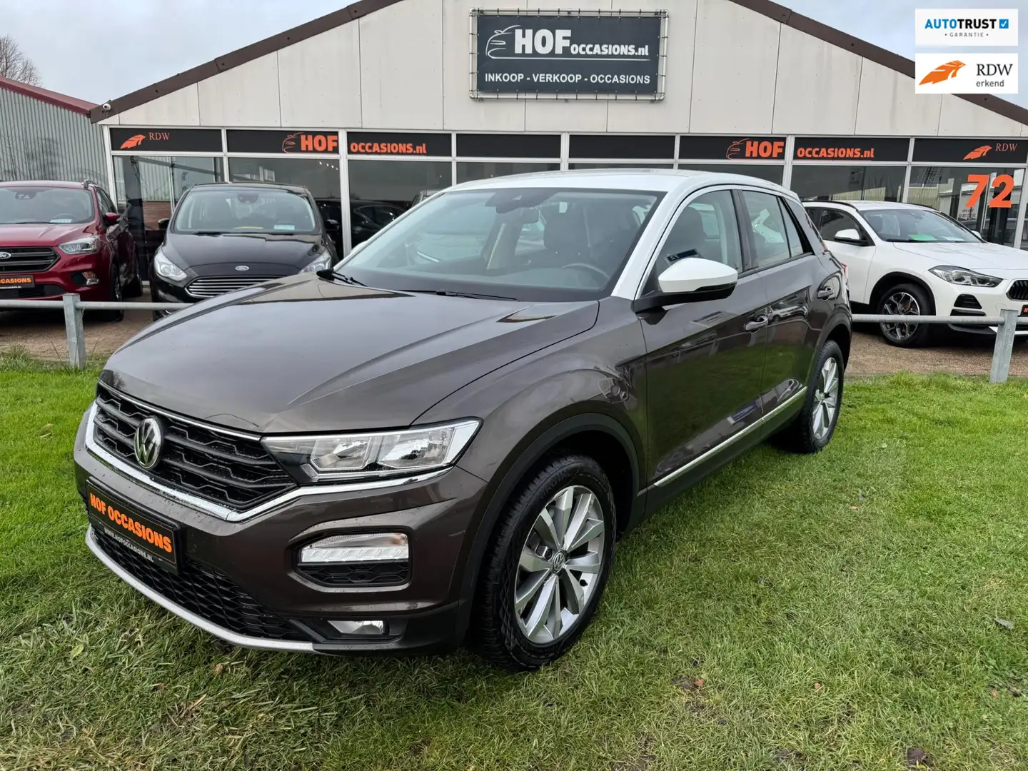 Volkswagen T-Roc 1.0 TSI Style NAVIGATIE/PARKEERSENS./TREKHAAK Brun - 1