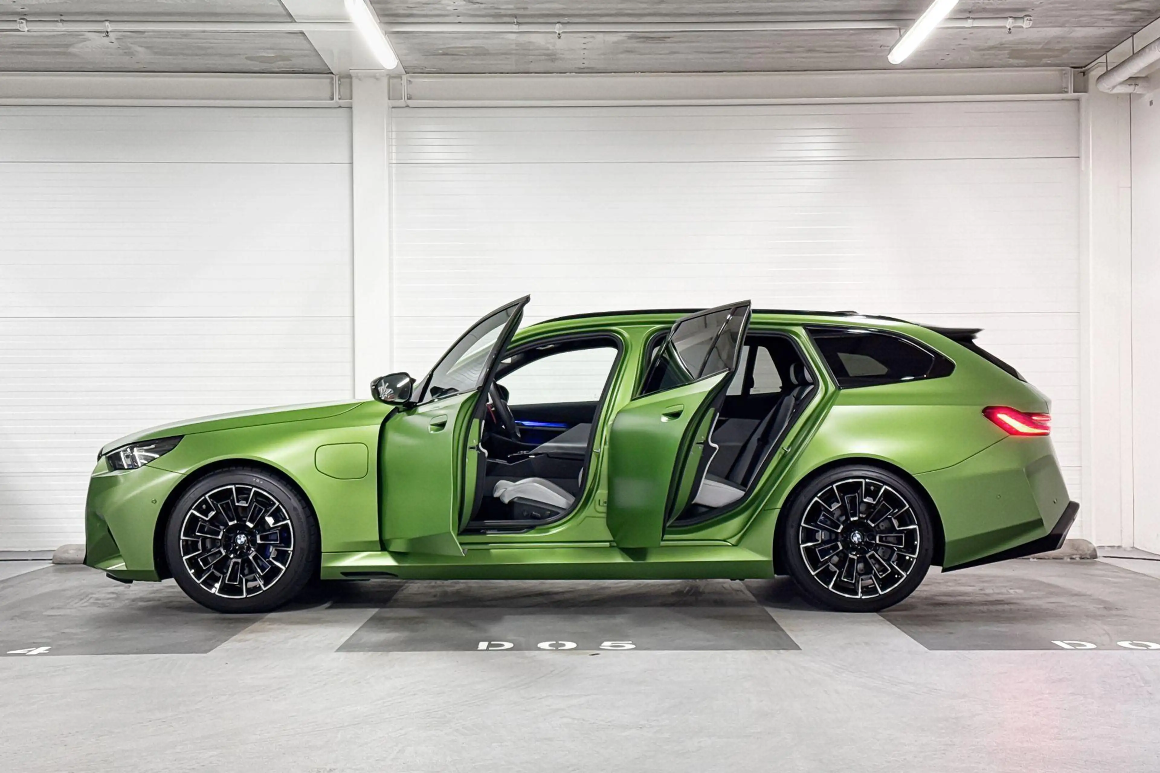 BMW M5 Touring Individual Frozen Tampa Bay Green | M Driv — photo 3