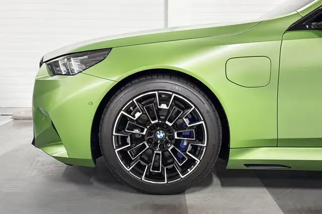 BMW M5 view 5
