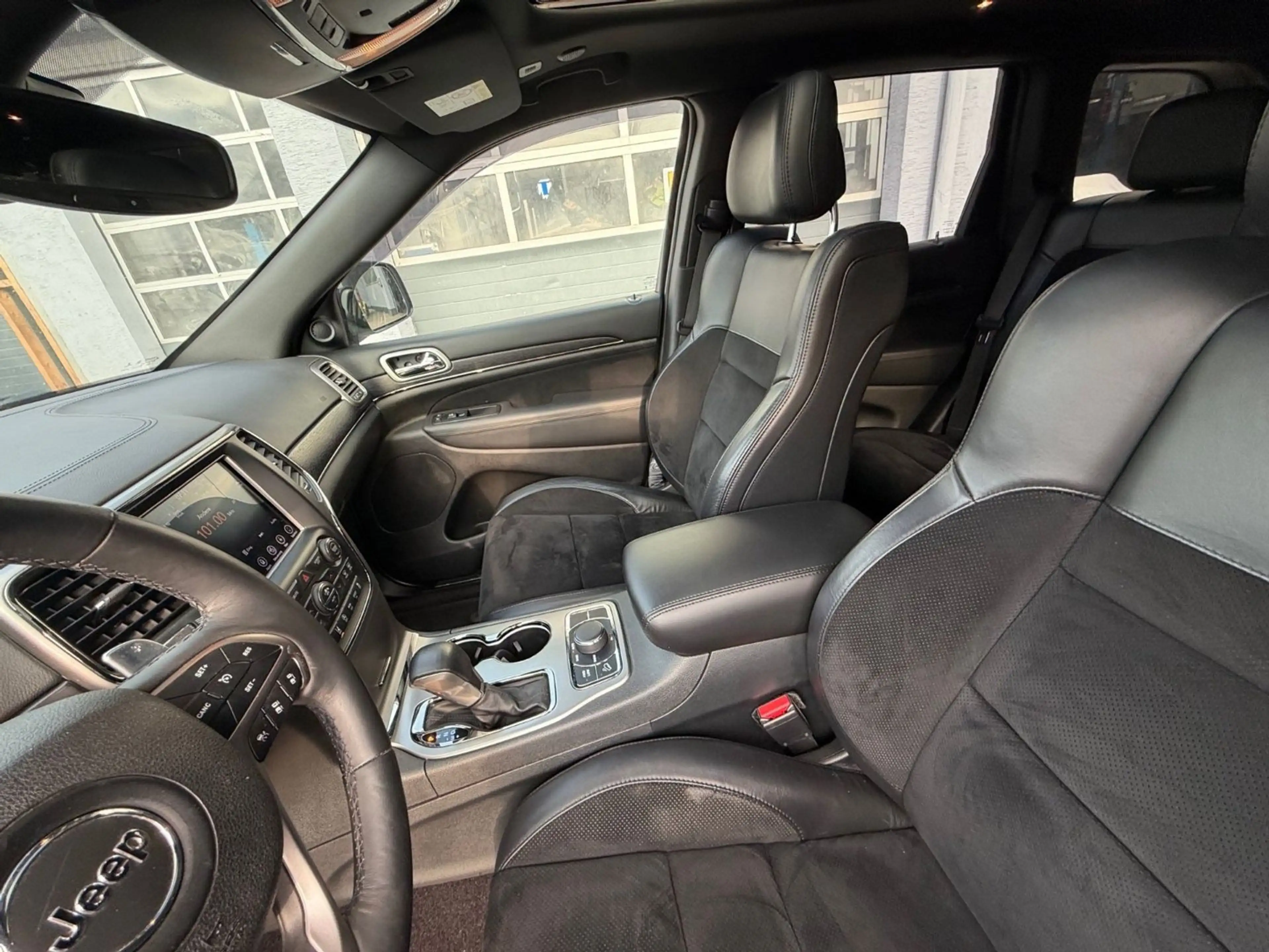 Jeep Grand Cherokee 3.0 CRD Overland — photo 14