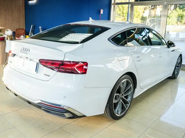 Audi A5 view 4