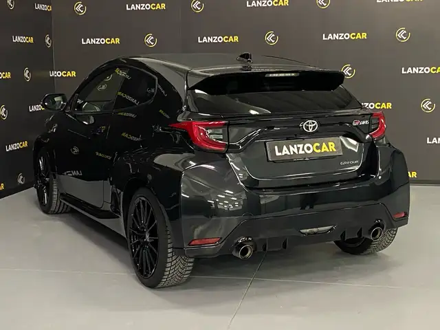 Toyota Yaris view 4