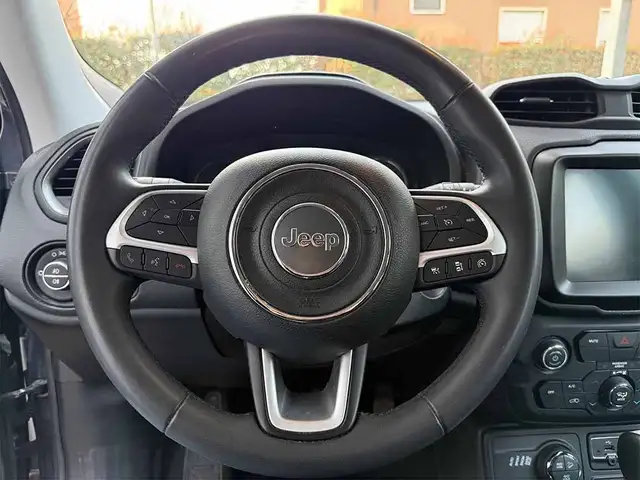 Jeep Renegade view 11