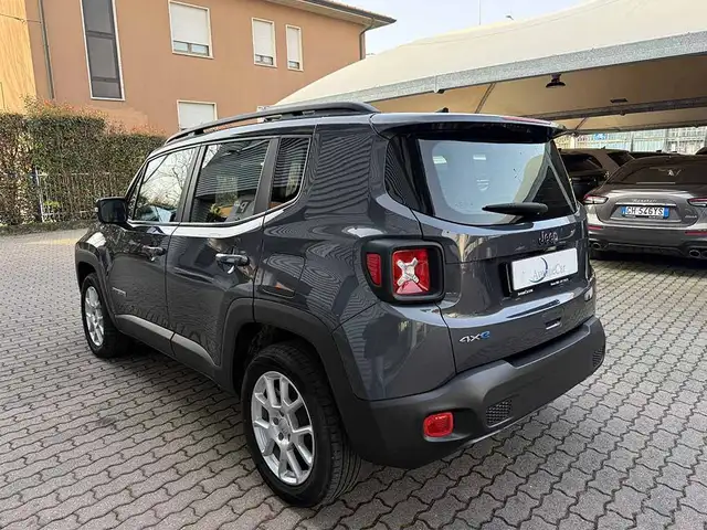 Jeep Renegade view 7