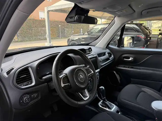 Jeep Renegade view 10