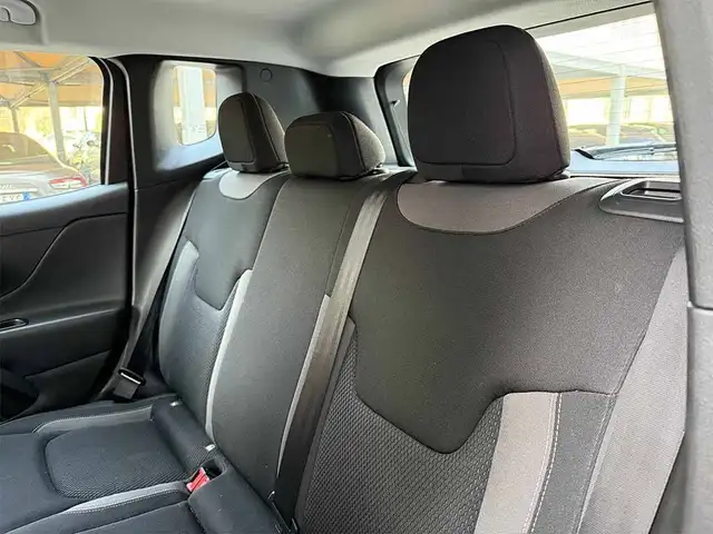 Jeep Renegade view 25