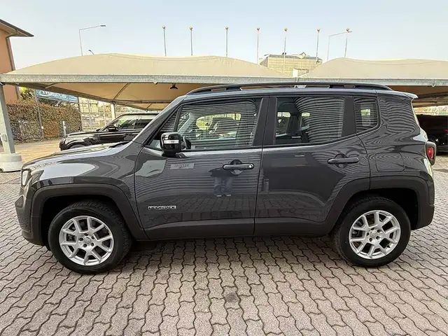 Jeep Renegade view 8