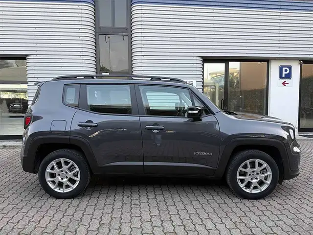 Jeep Renegade view 4