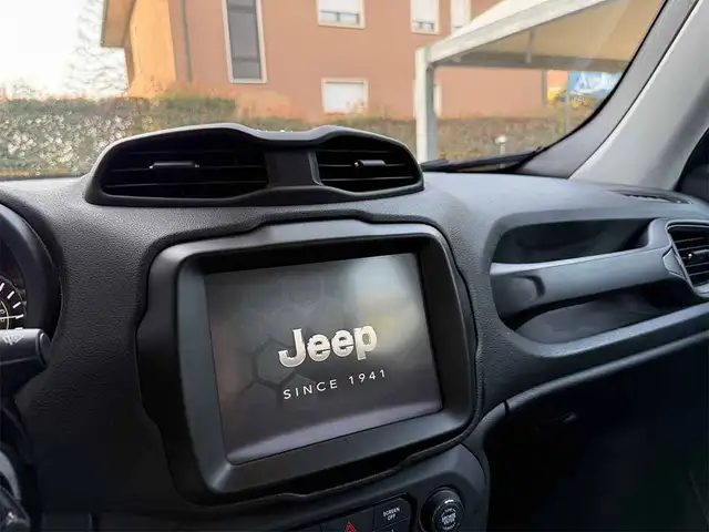 Jeep Renegade view 13