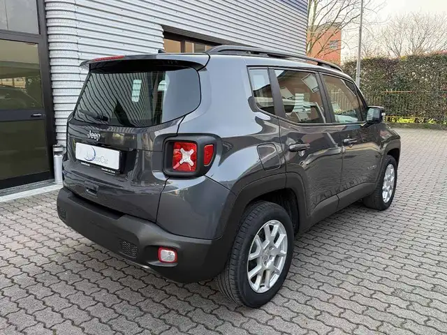 Jeep Renegade view 5