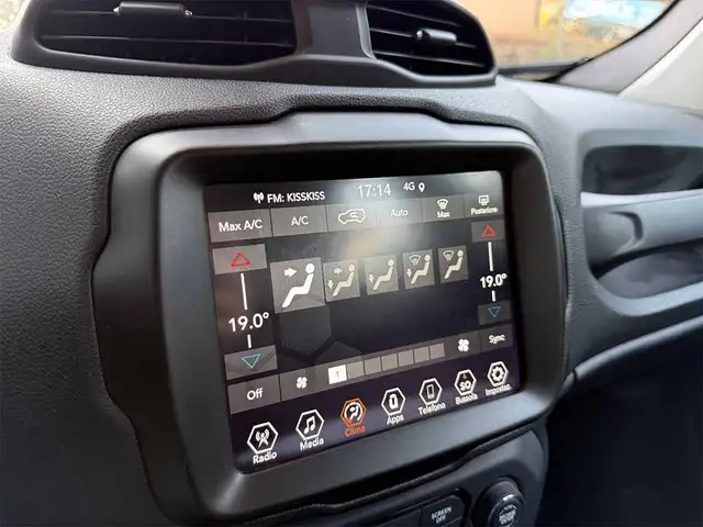 Jeep Renegade view 19