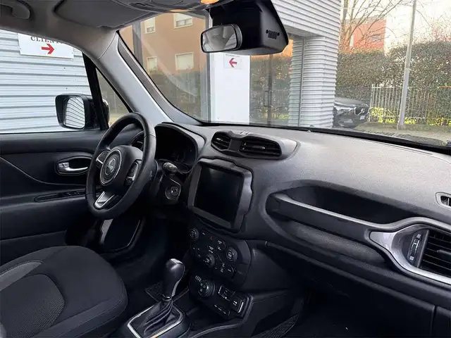 Jeep Renegade view 23