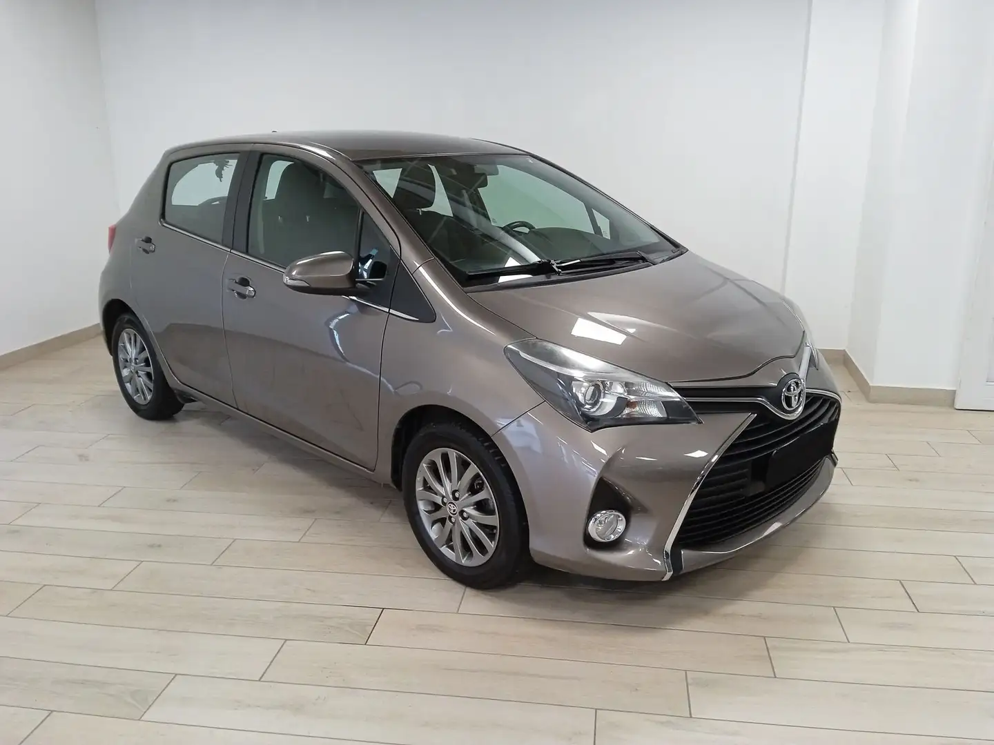Toyota Yaris 3ª serie 1.0 5 porte Business Brons - 1