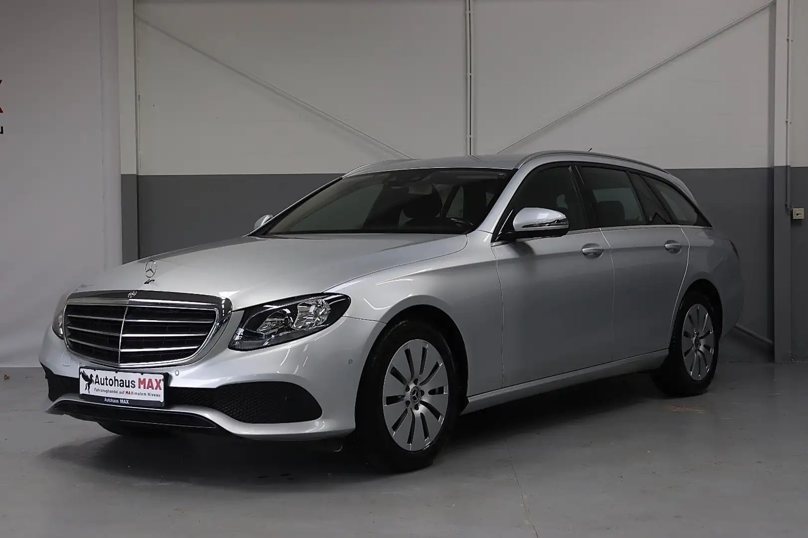 Mercedes-Benz E 220 d~SZH~Tempo~Kamera~Widescreen~MFL~NAVI~ Argento - 1