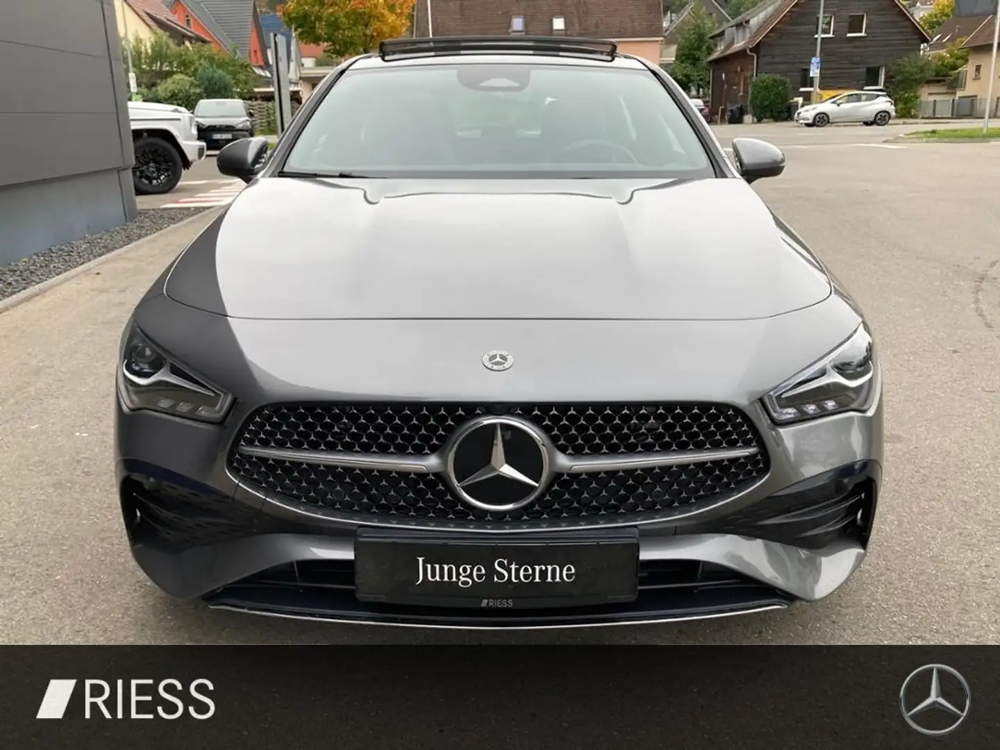 Mercedes-Benz CLA 180 SB AMG PANO DISTRO KEYLESS NAVI SITZ KOM Grau - 2