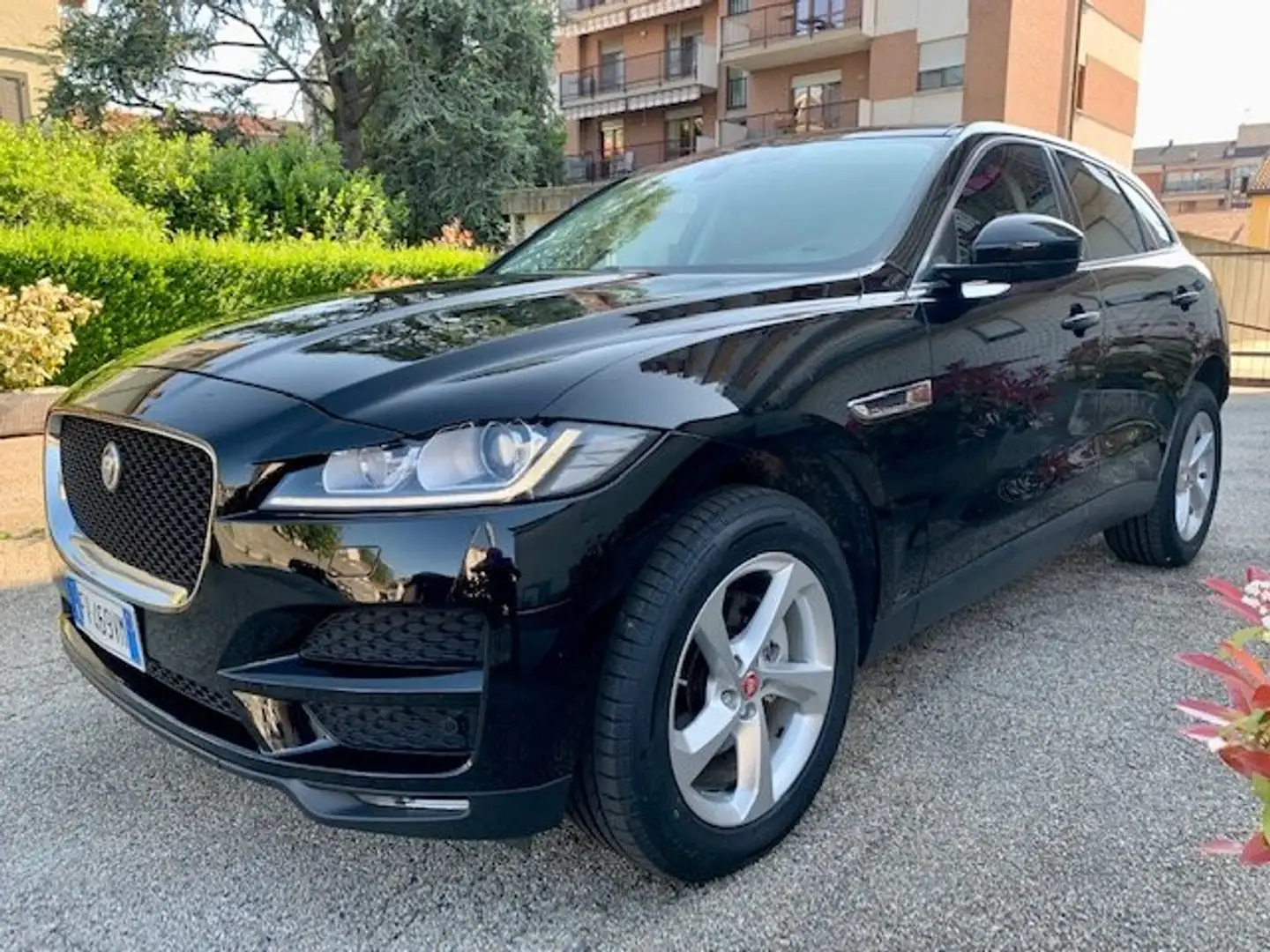 Jaguar F-Pace 2.0d 4WD 180cv PRESTIGE STRAFULL Negro - 1