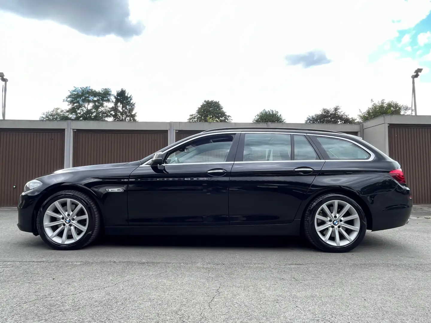 BMW 530 530 d xDrive PANO HEAD-UP 18 ZOLL ANHÄNGERKUPPLUN Schwarz - 2