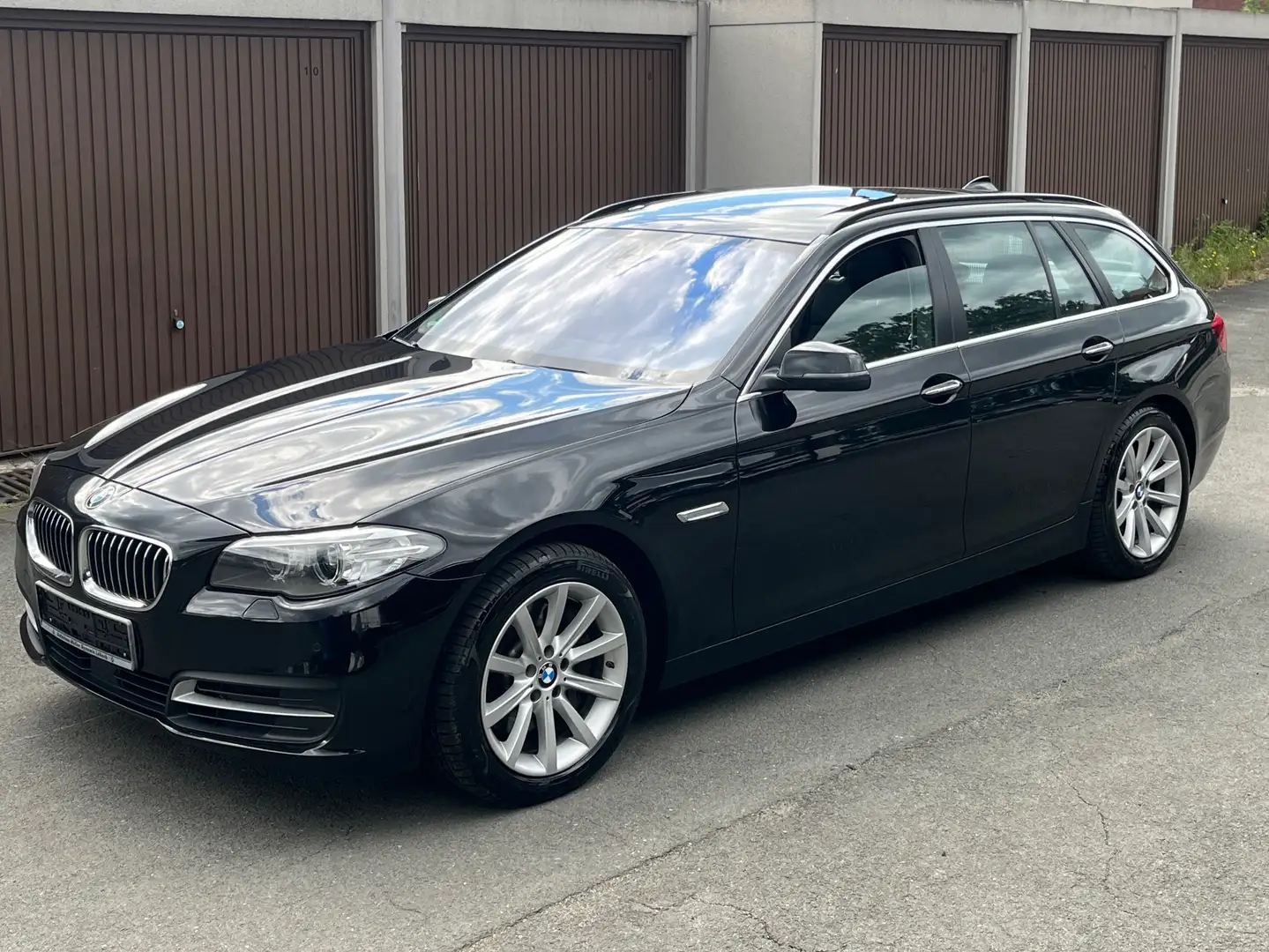 BMW 530 530 d xDrive PANO HEAD-UP 18 ZOLL ANHÄNGERKUPPLUN Schwarz - 1